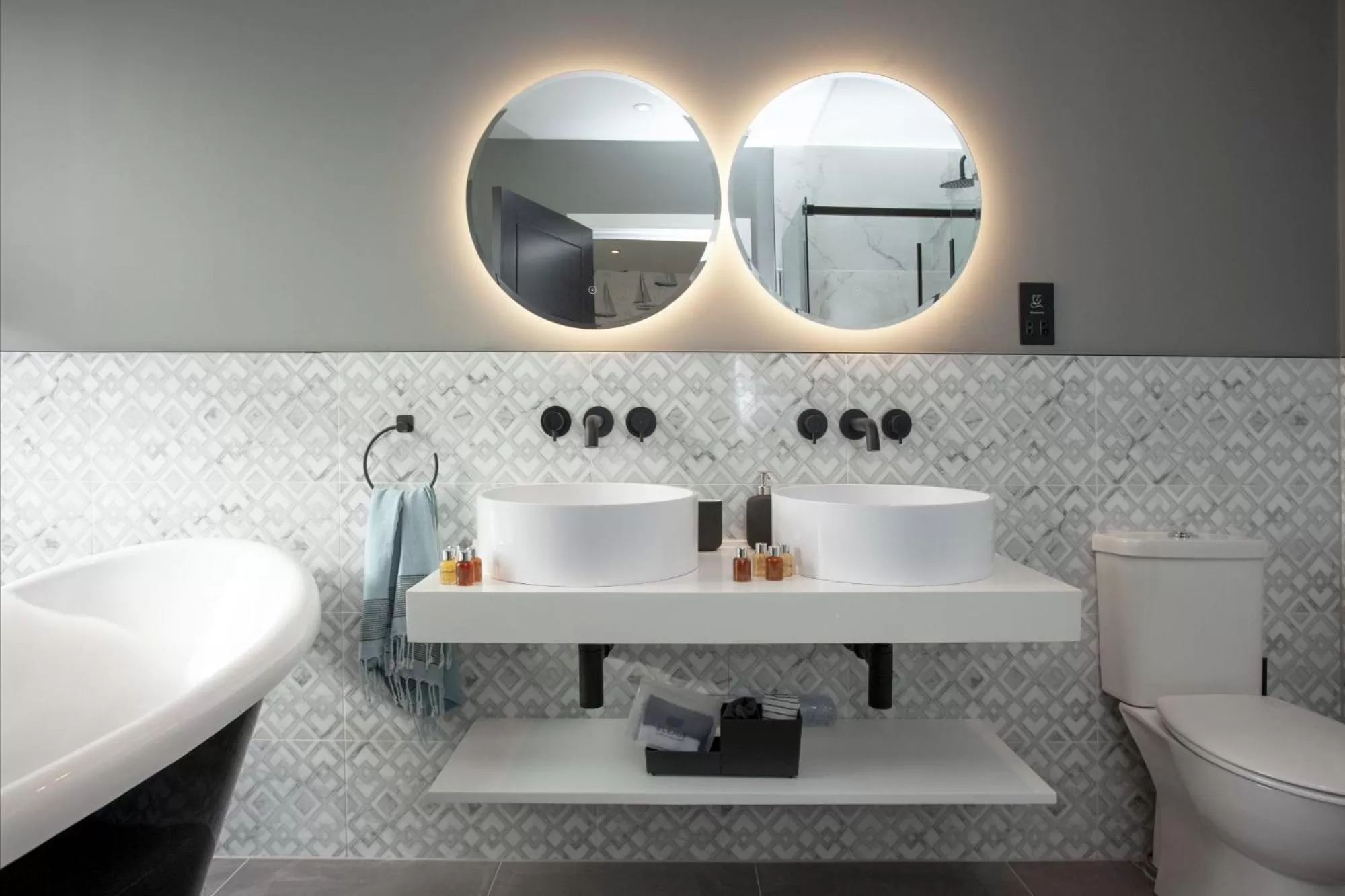 Toilet in Leader Suite - Sea View - Free Wi-Fi