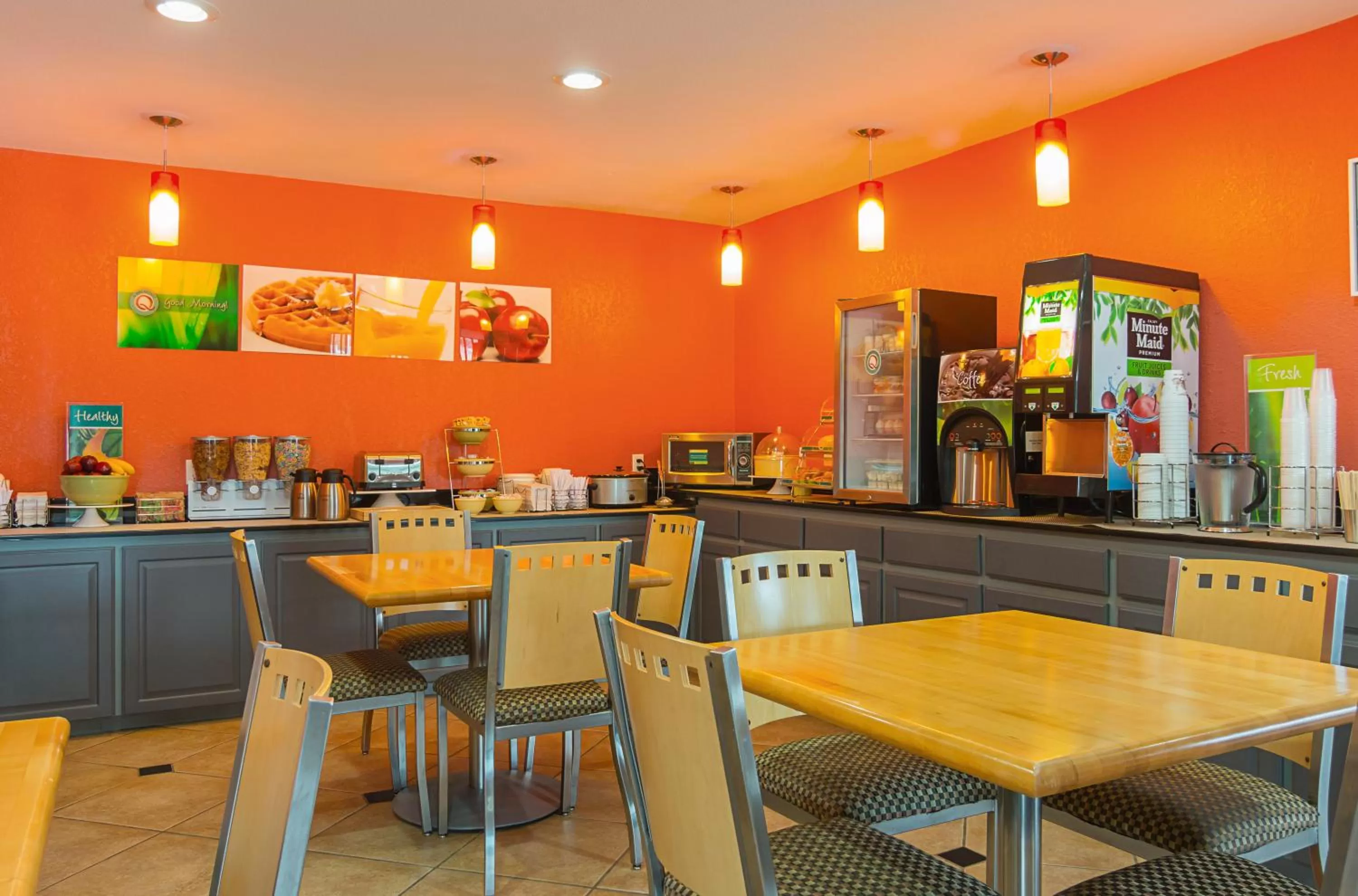 Dining area in Quality Inn Carthage