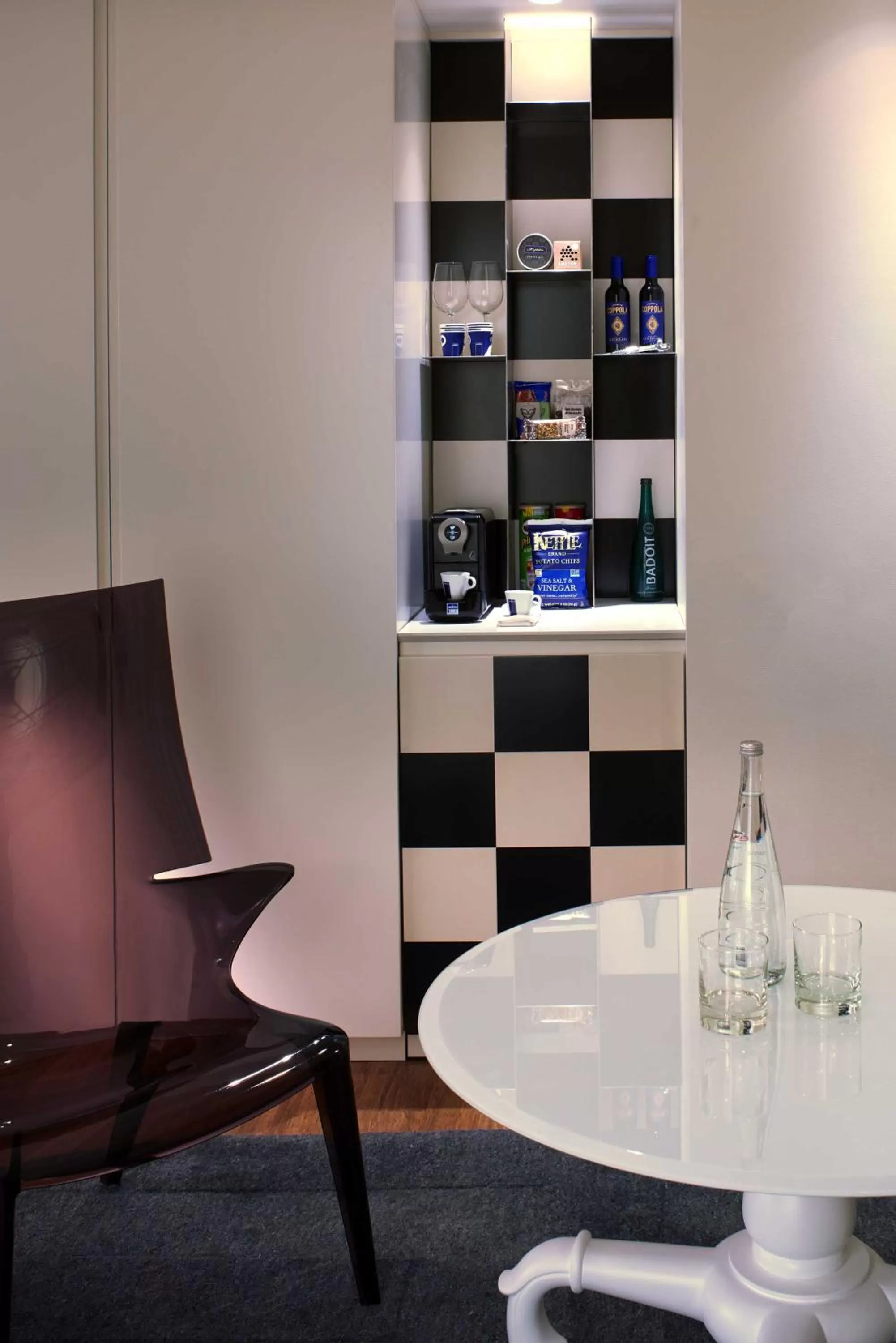 Living room in Mondrian Los Angeles