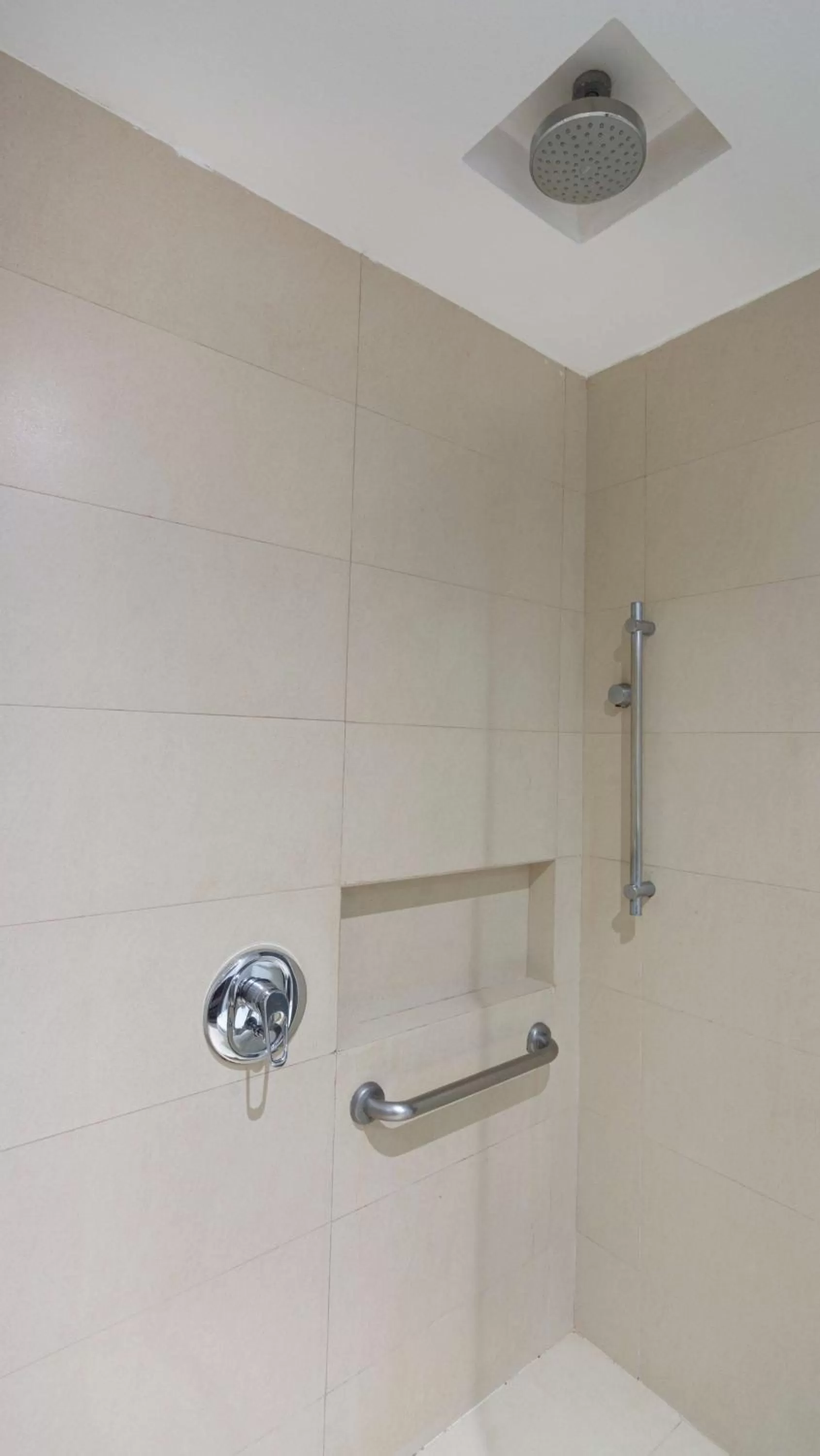 Bathroom in Hampton by Hilton Veracruz Boca Del Rio