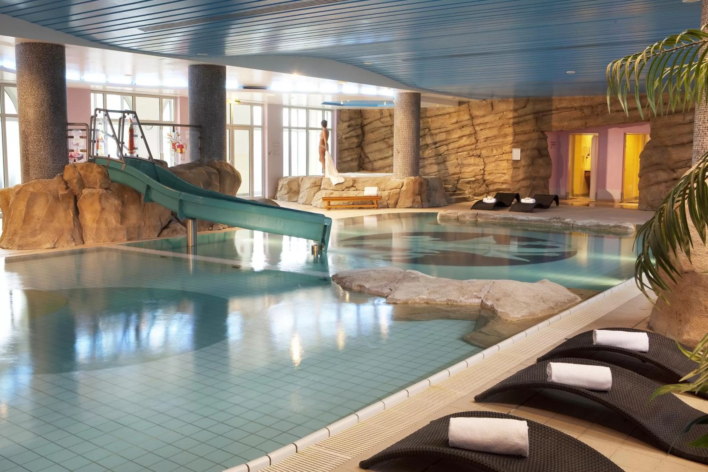 Swimming pool in Dream Castle Hotel Marne La Vallee