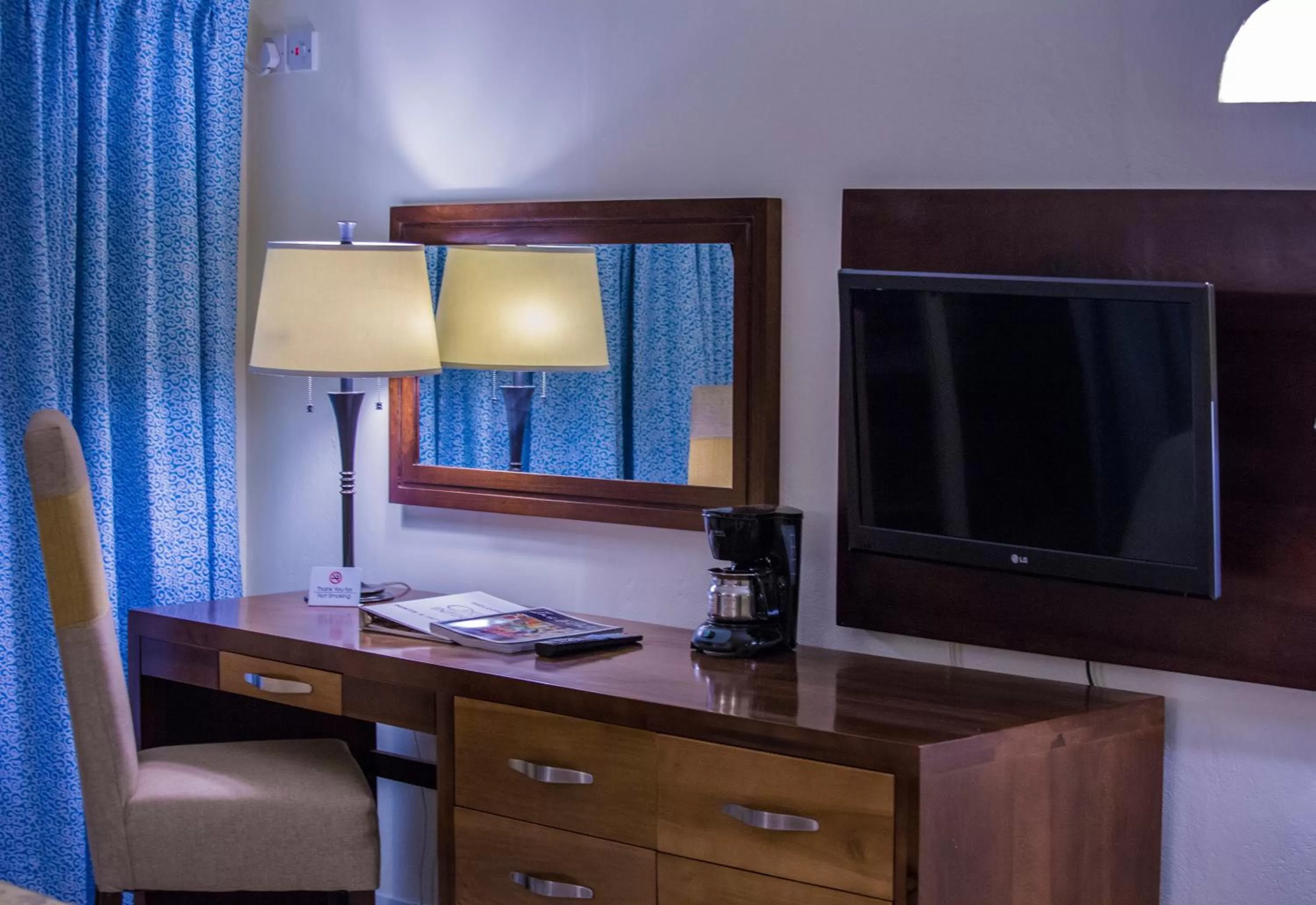 TV and multimedia, TV/Entertainment Center in Infinity on the Beach