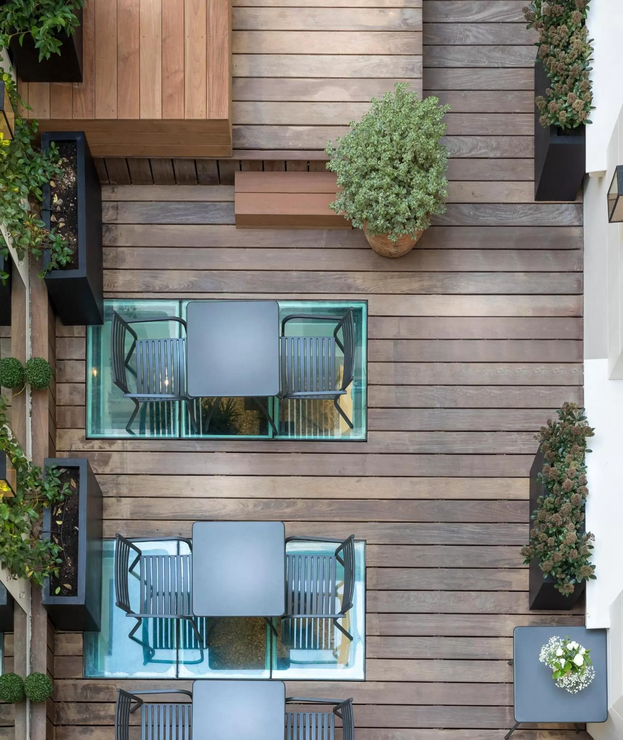 Patio in Elysées Ceramic