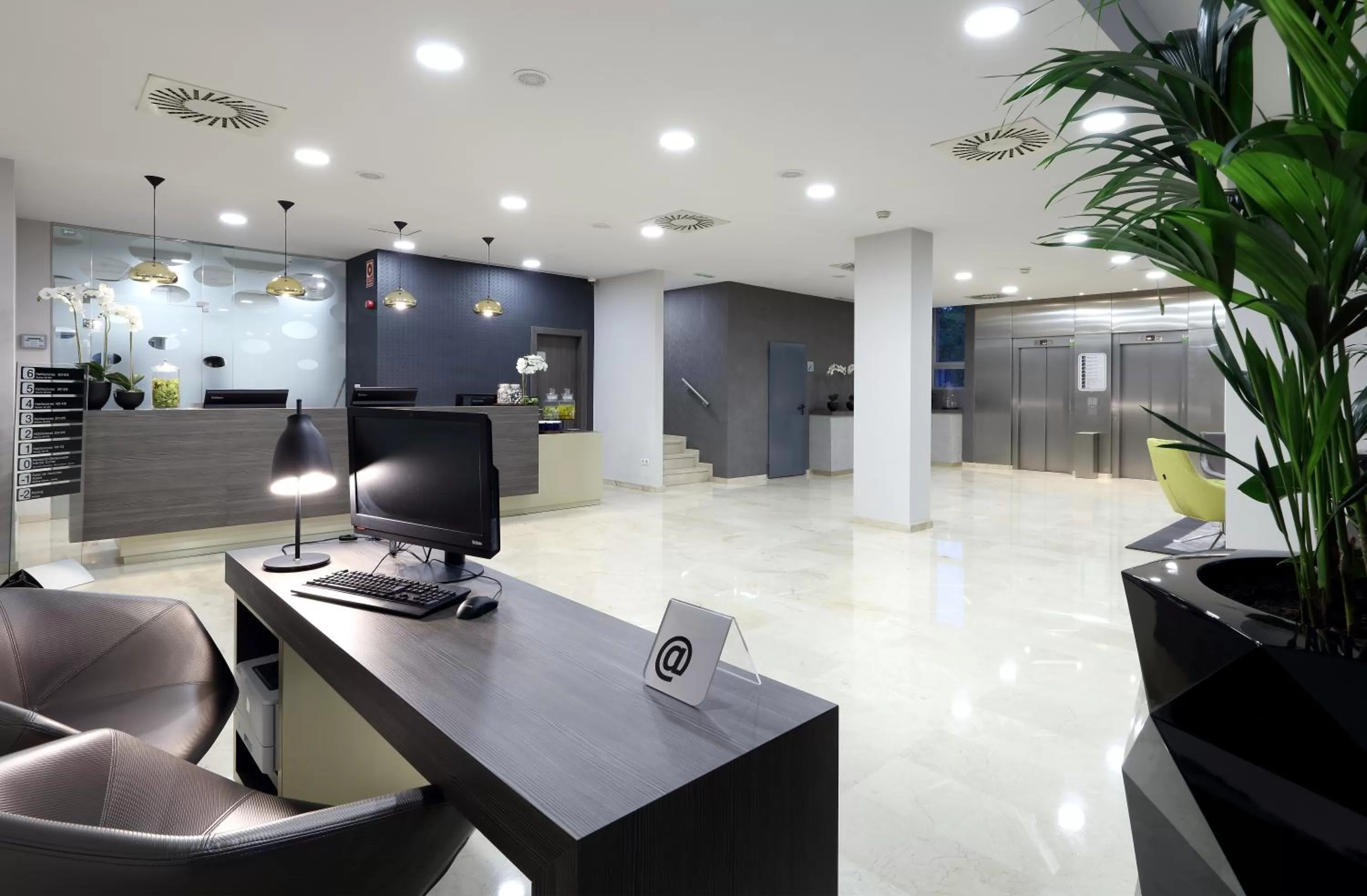 Lobby or reception in Exe Zaragoza WTC