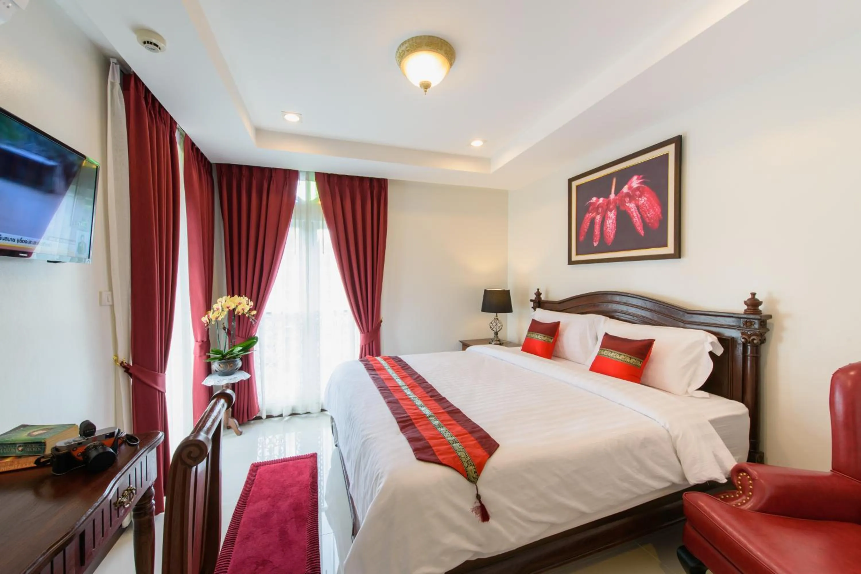 TV and multimedia, Bed in The Velvet Orchid