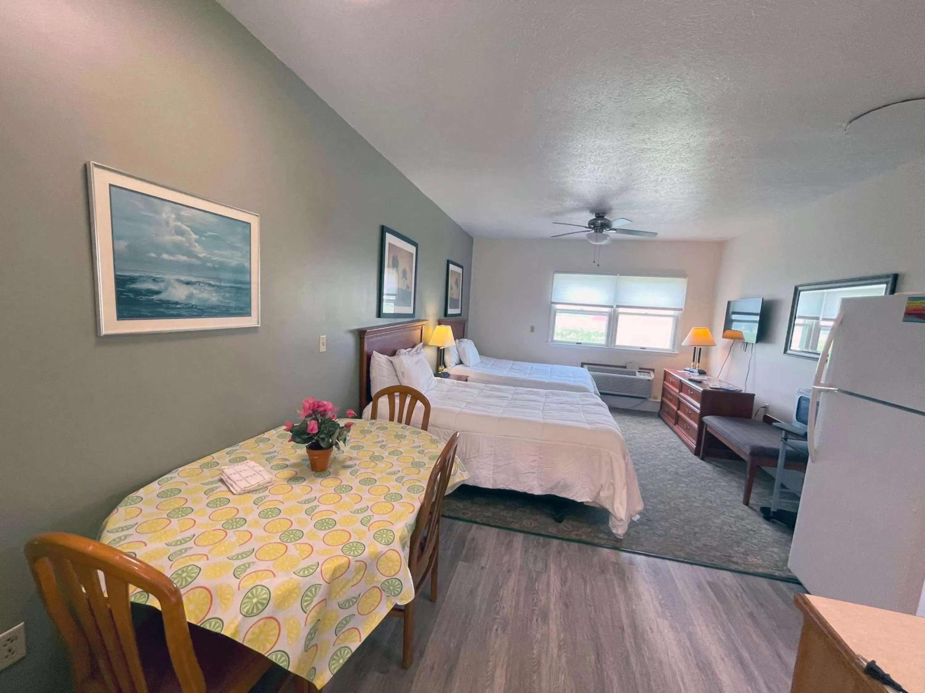 Bed in Plantation Motel