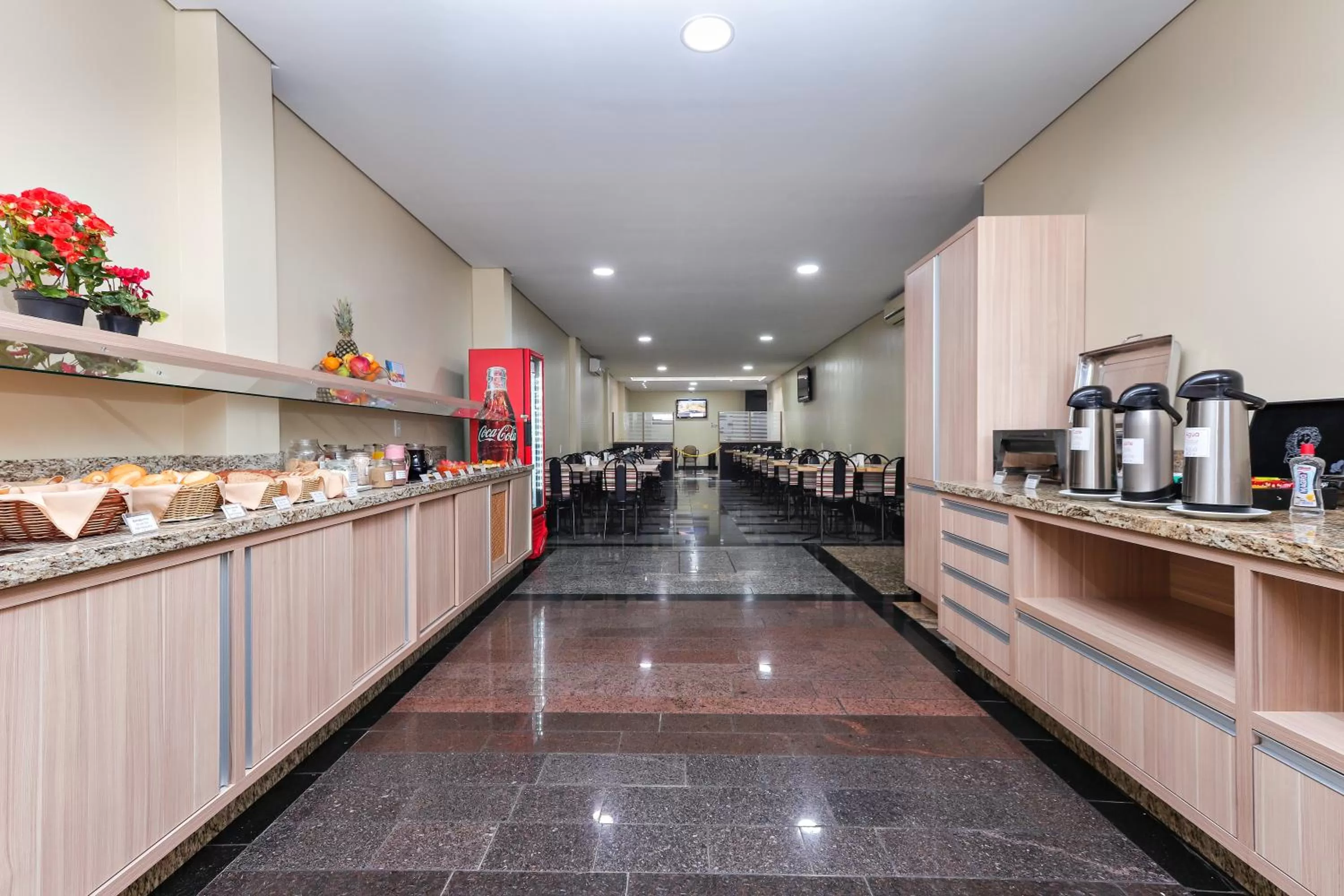 Restaurant/places to eat in Hotel Express Terminal Tur - Rodoviária Porto Alegre