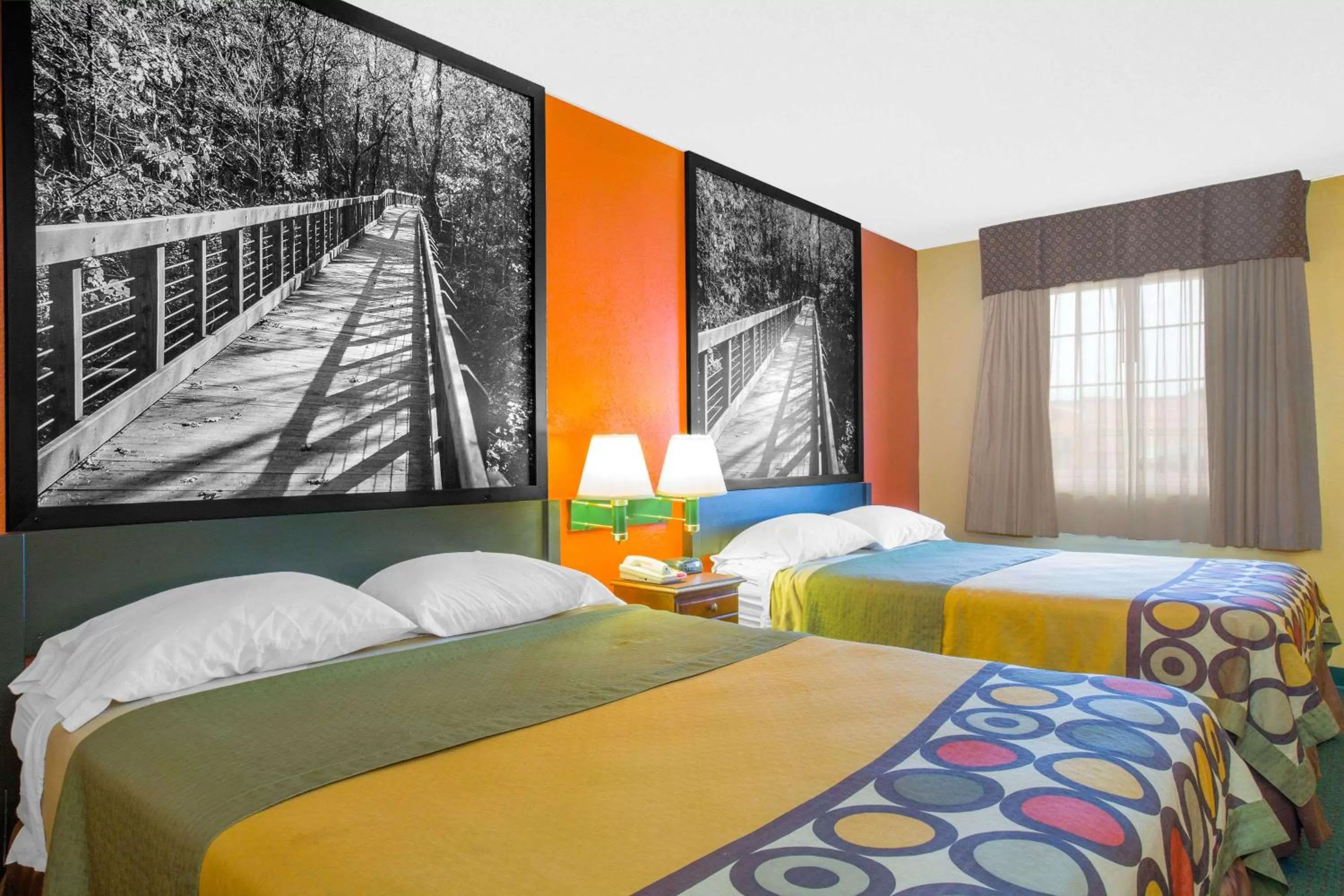 Photo of the whole room, Bed in Super 8 by Wyndham Talladega AL