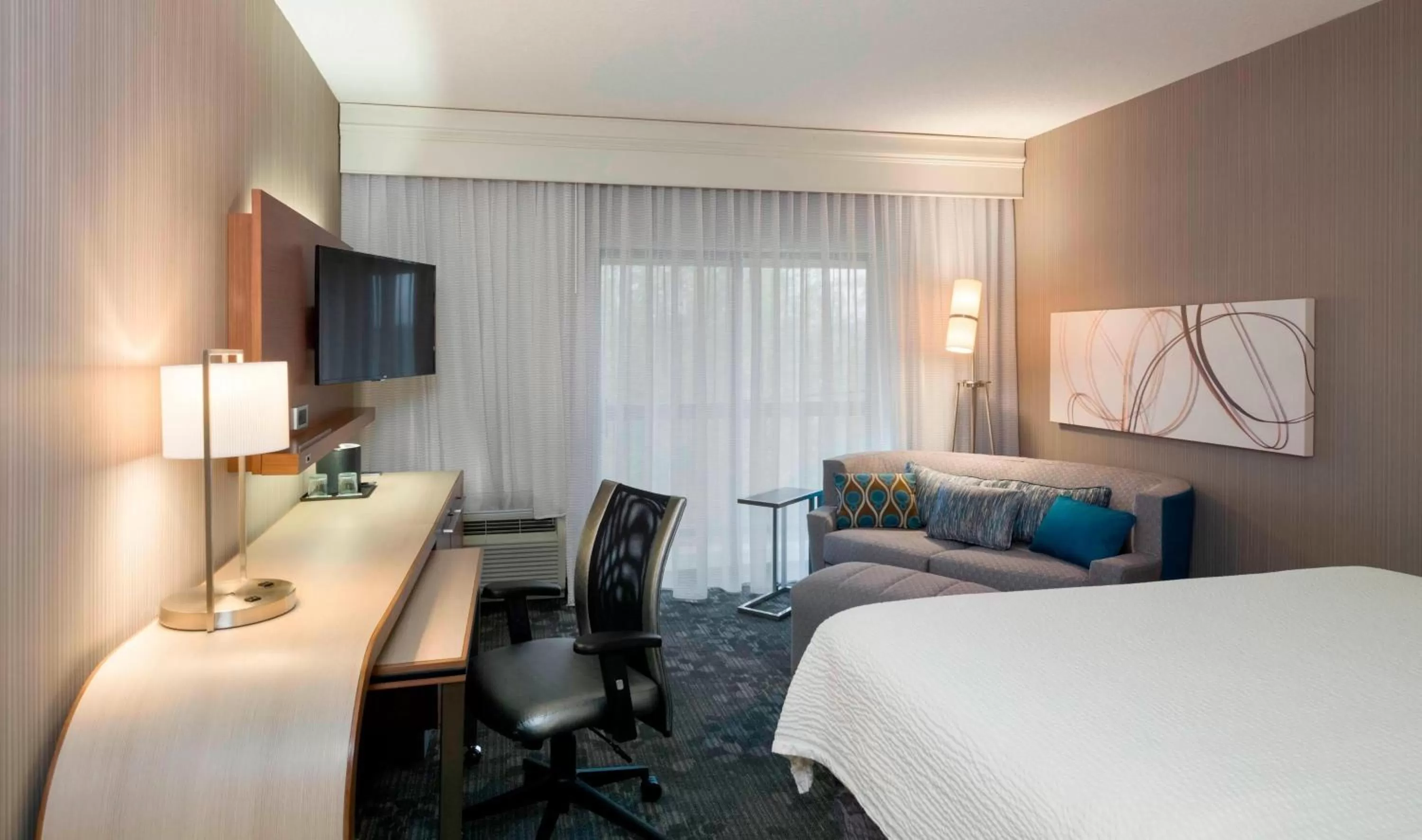 Bedroom, Bed in Courtyard by Marriott Scranton Montage Mountain