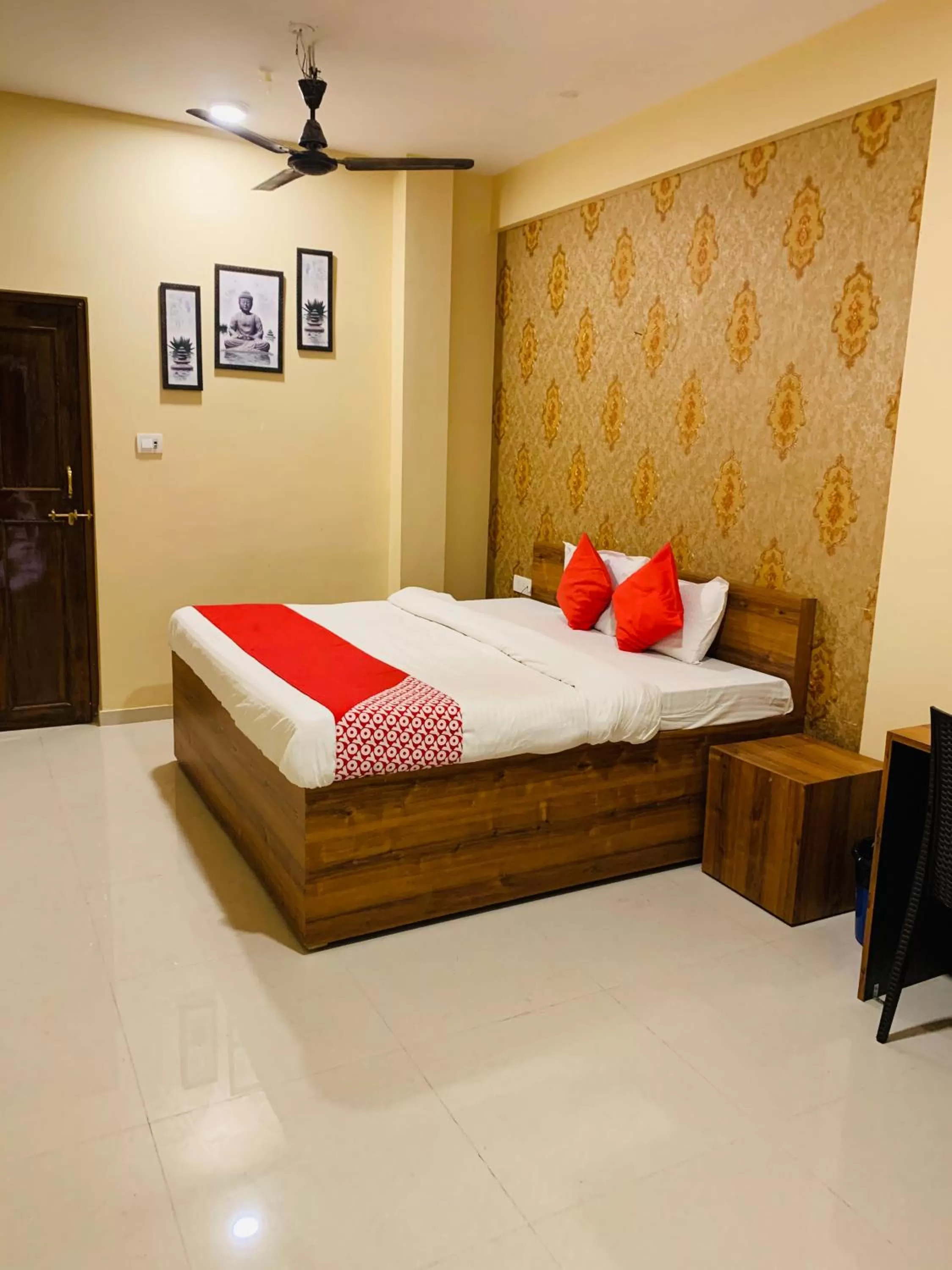 Bedroom, Bed in Hotel Neelkanth