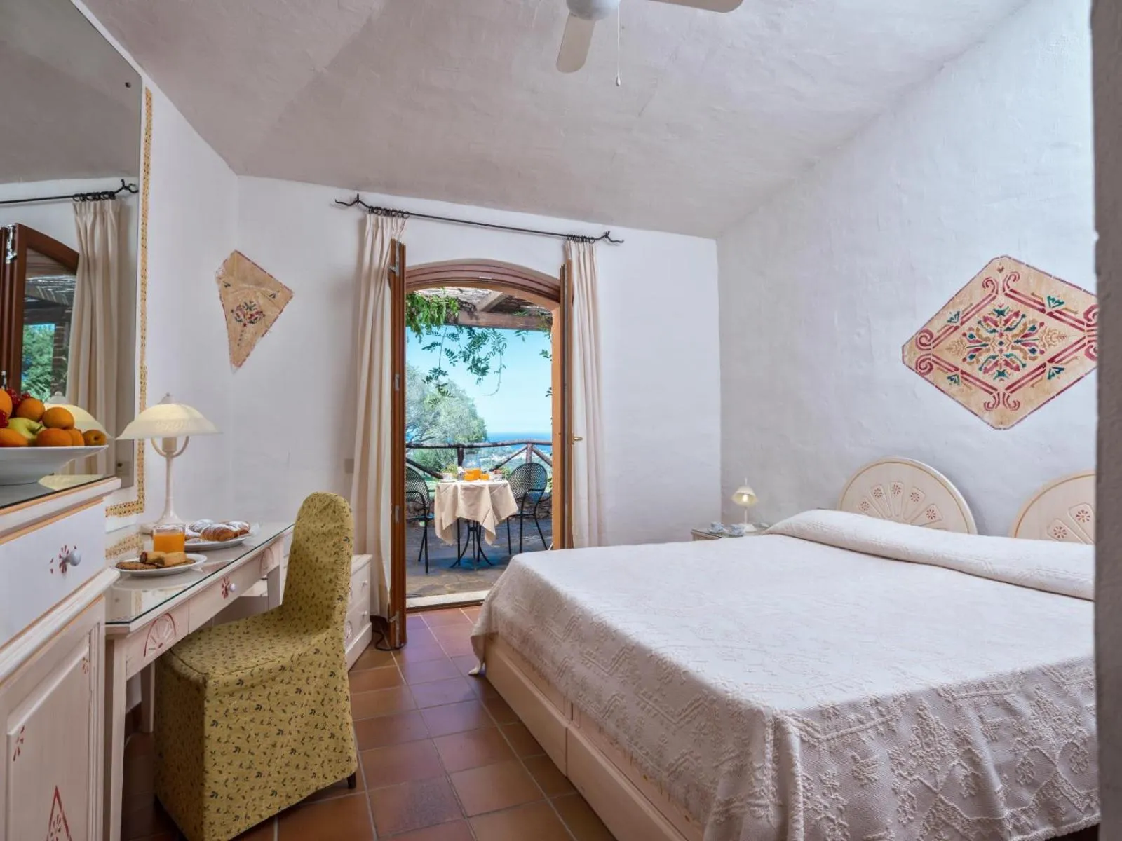 Bed in Hotel Rocce Sarde