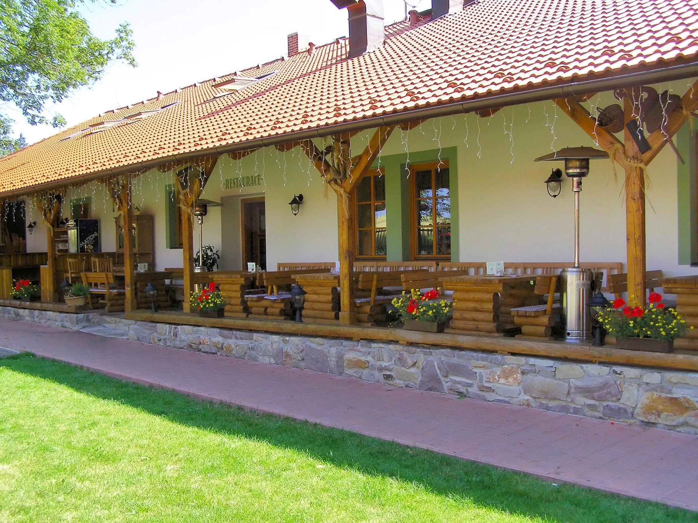 Facade/entrance in Hotel Na Statku Mirošov