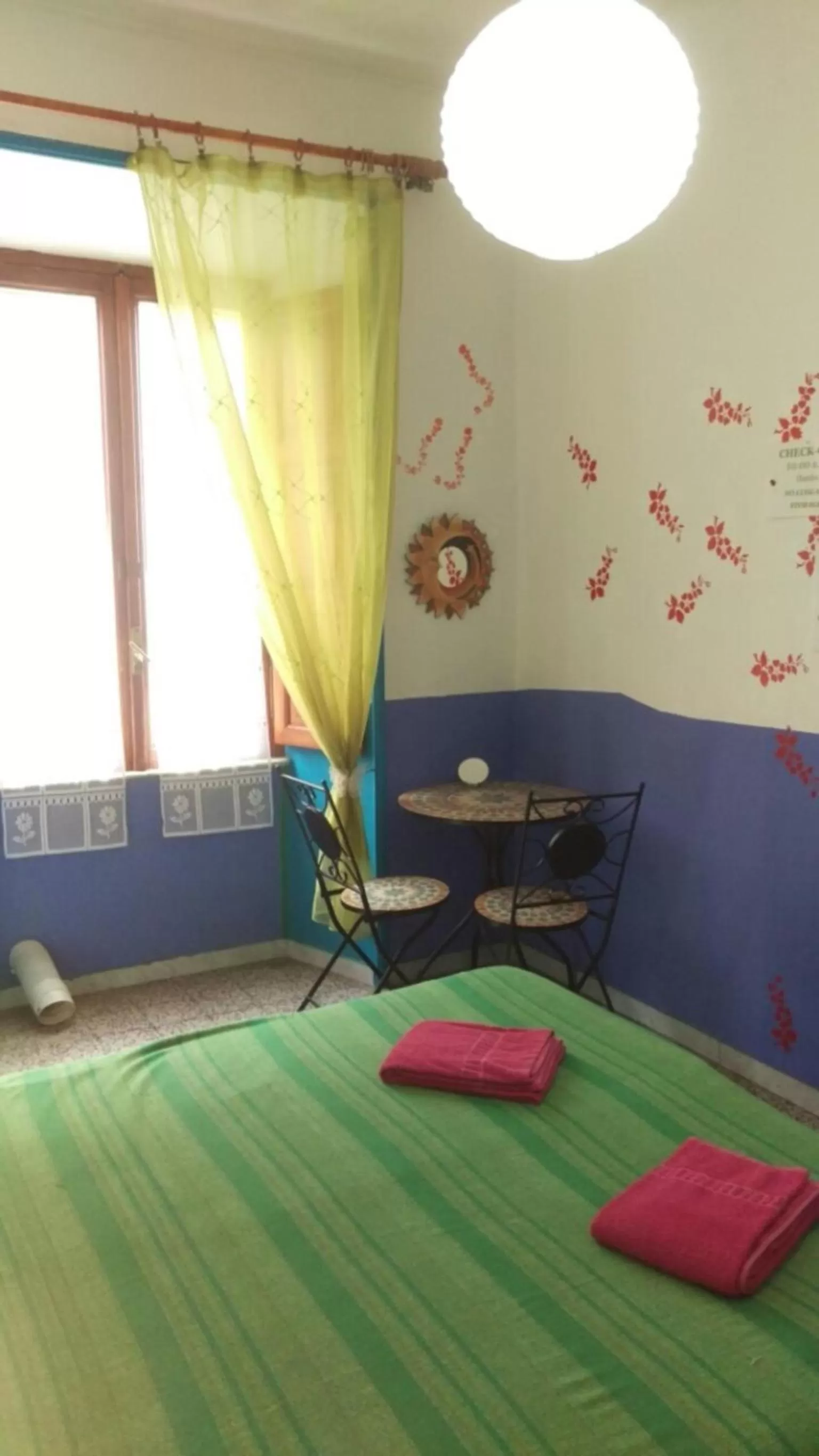 Photo of the whole room, Bed in Casa White