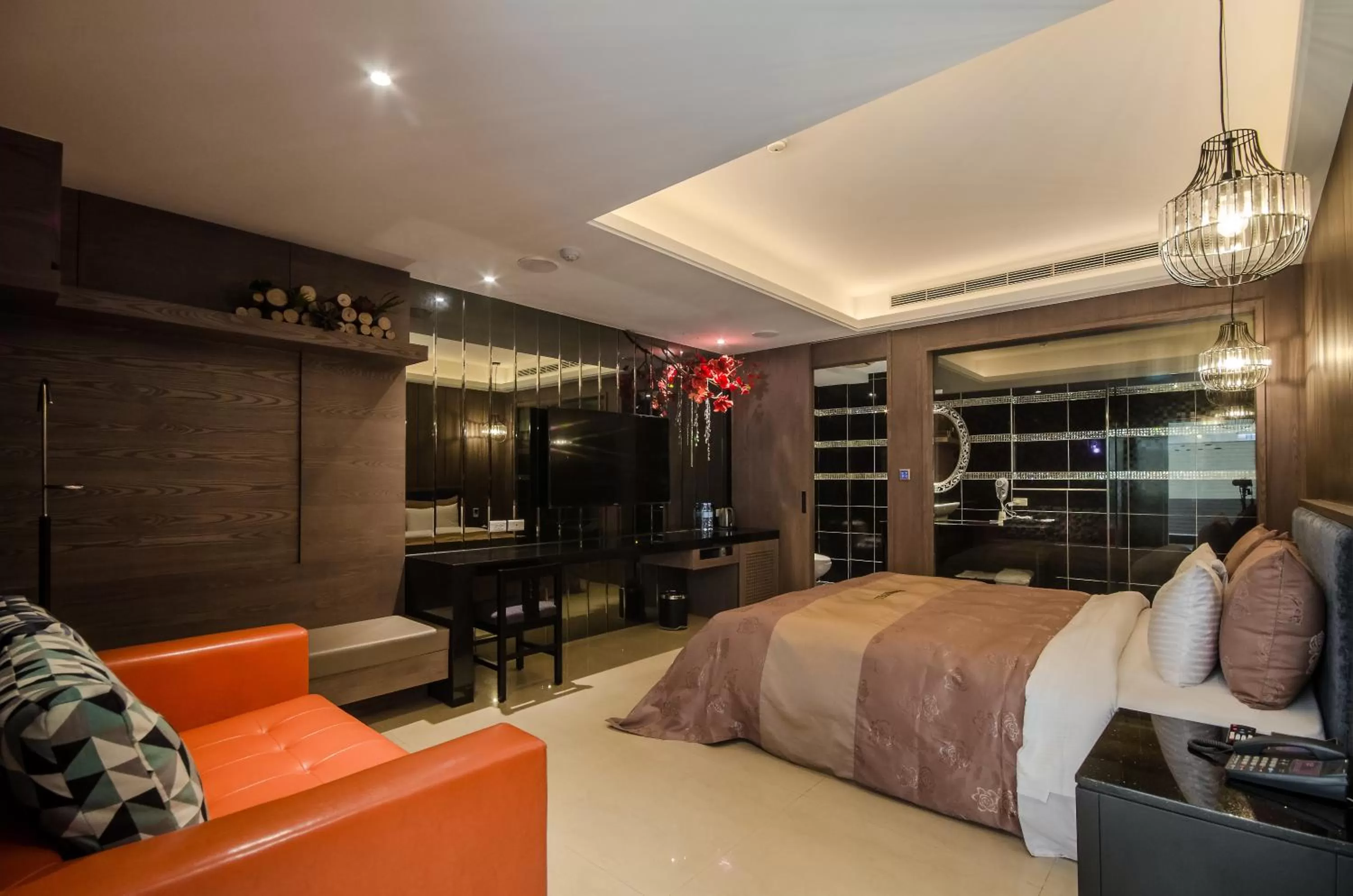 Communal lounge/ TV room, Bed in 合樂商旅 He&Le