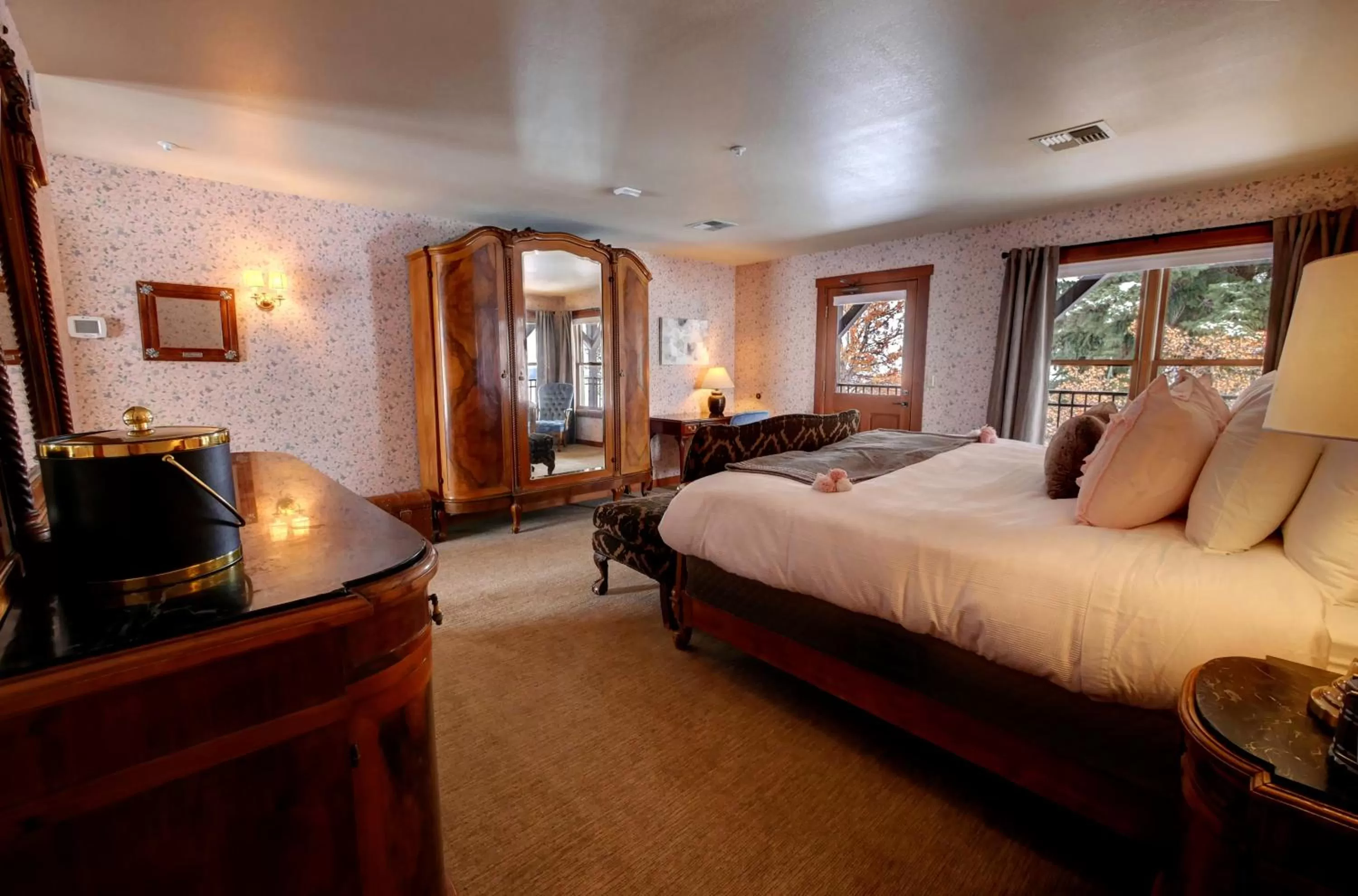 Photo of the whole room, Bed in Casia Lodge and Ranch