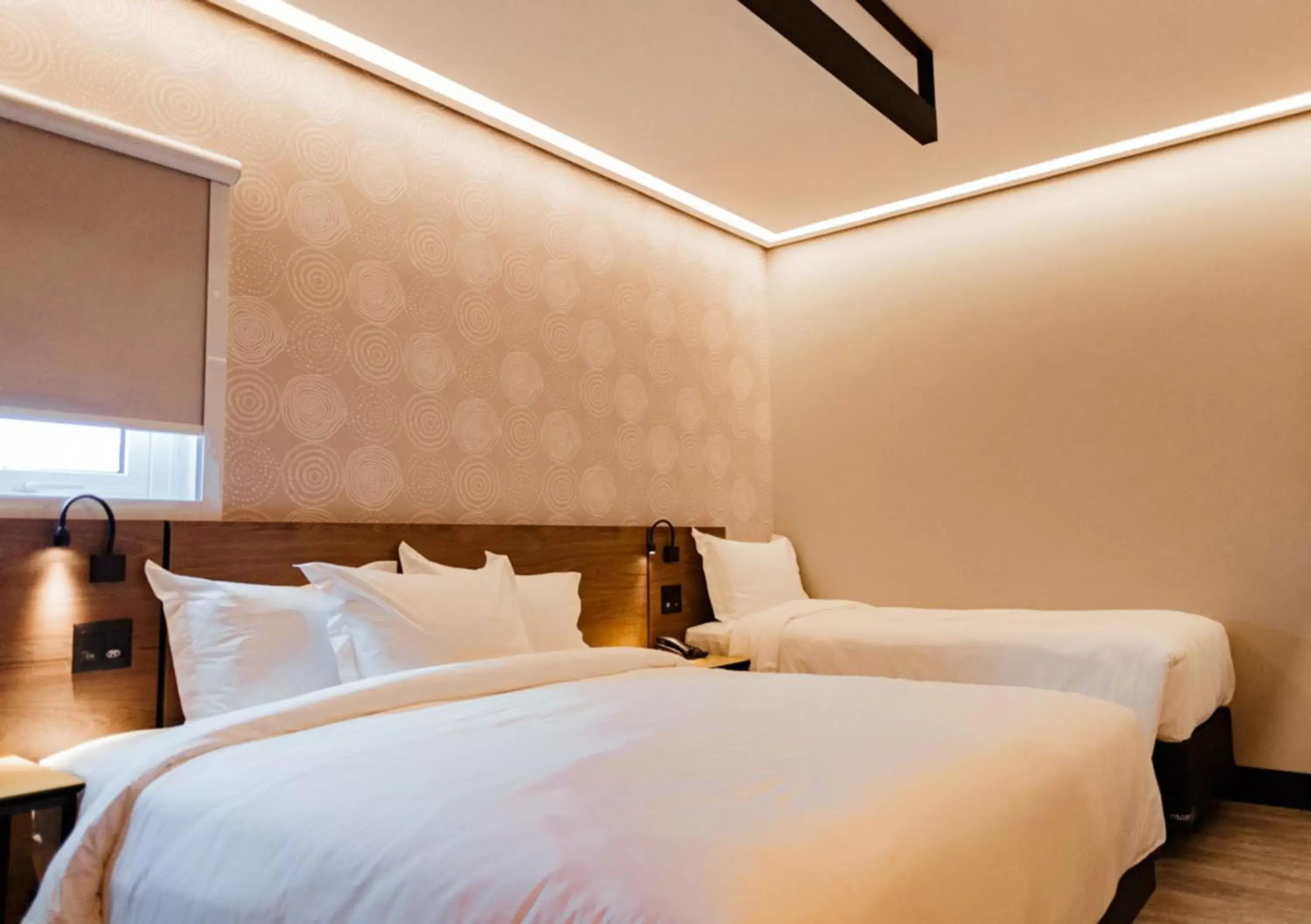 Standard PwD Disability Access Triple - 1 King Bed and 1 Single Bed in Tru By Hilton Criciúma Standard PwD Disability Access Triple - 1 King Bed and 1 Single Bed in Tru By Hilton Criciúma