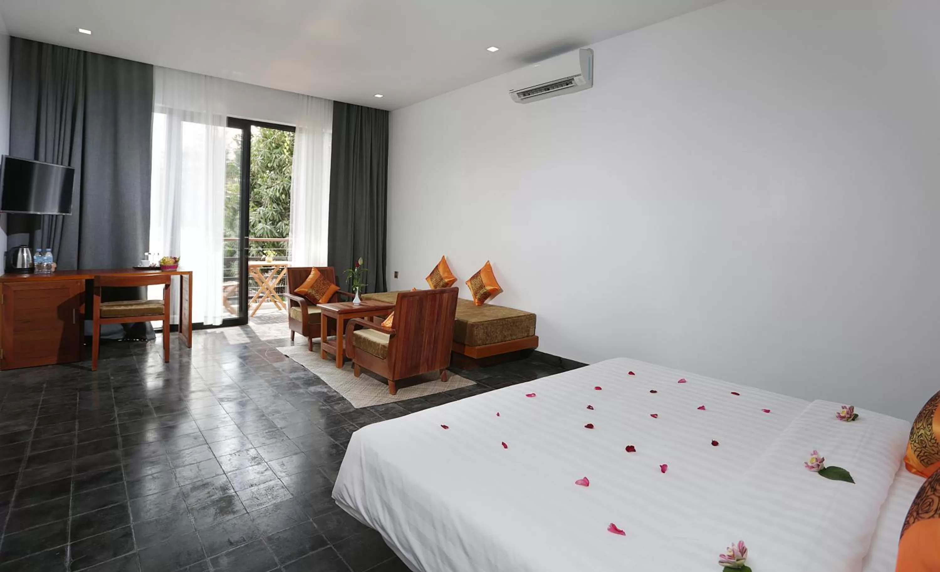 Seating area, Bed in Sam So Boutique Villa