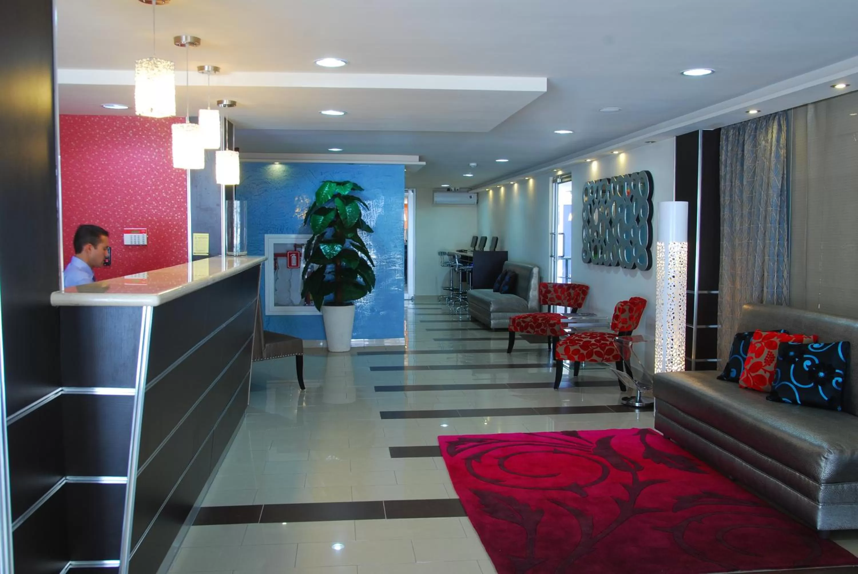 People in Metro Hotel Panama