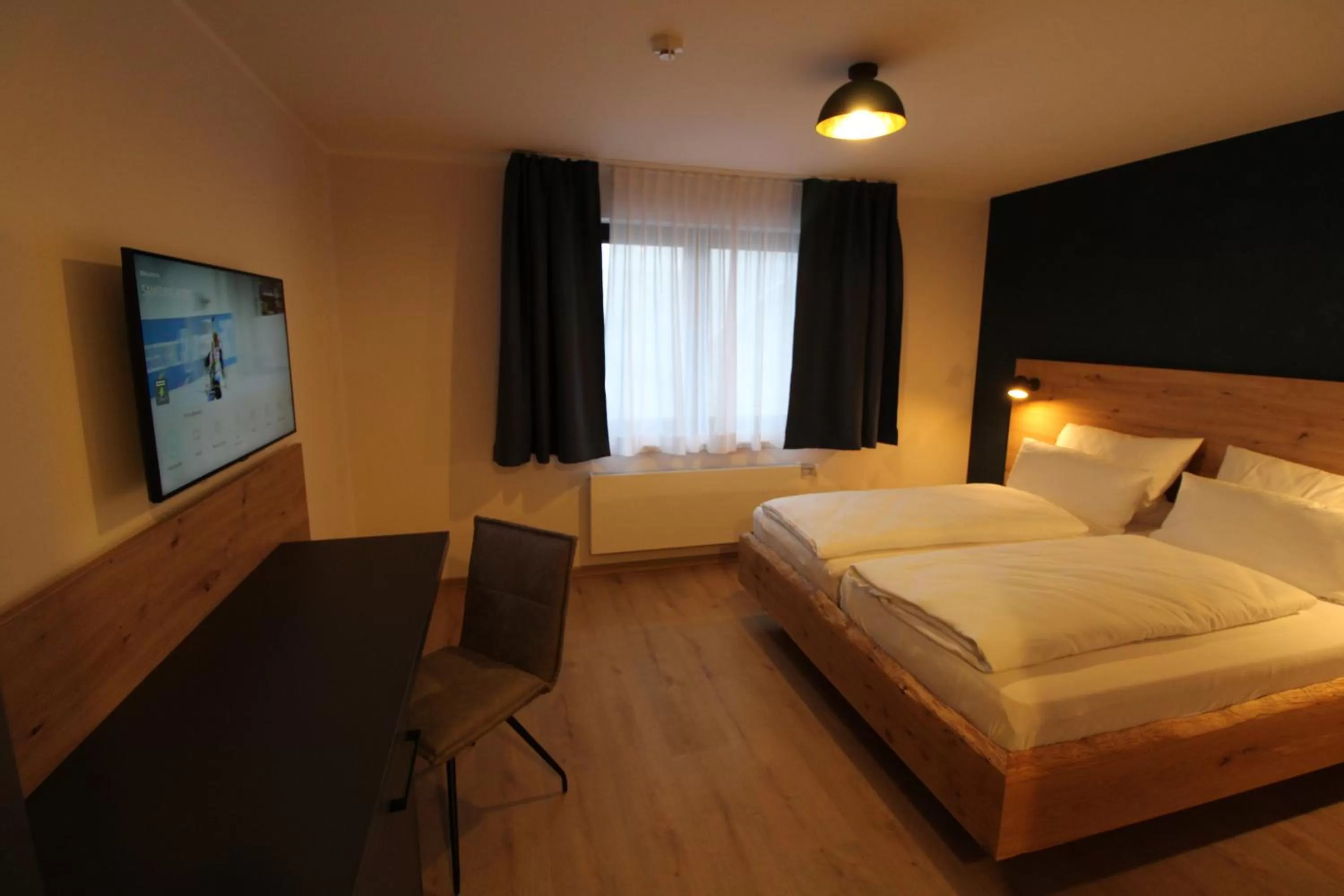 Bed in DER Hirsch Hotel