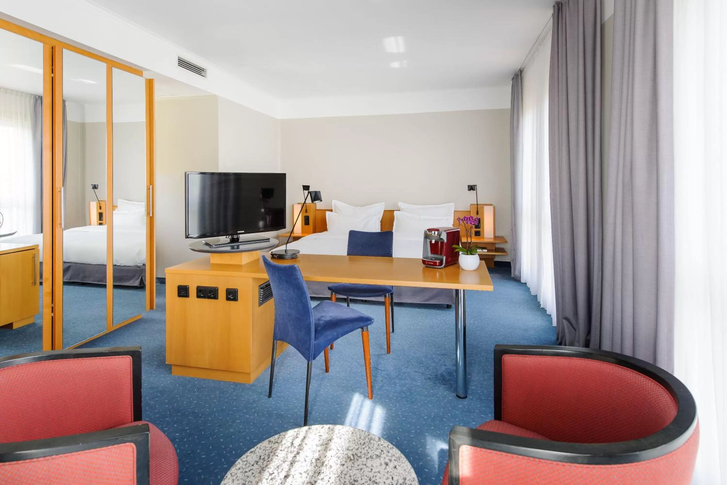 Photo of the whole room in Mercure Kamen Unna