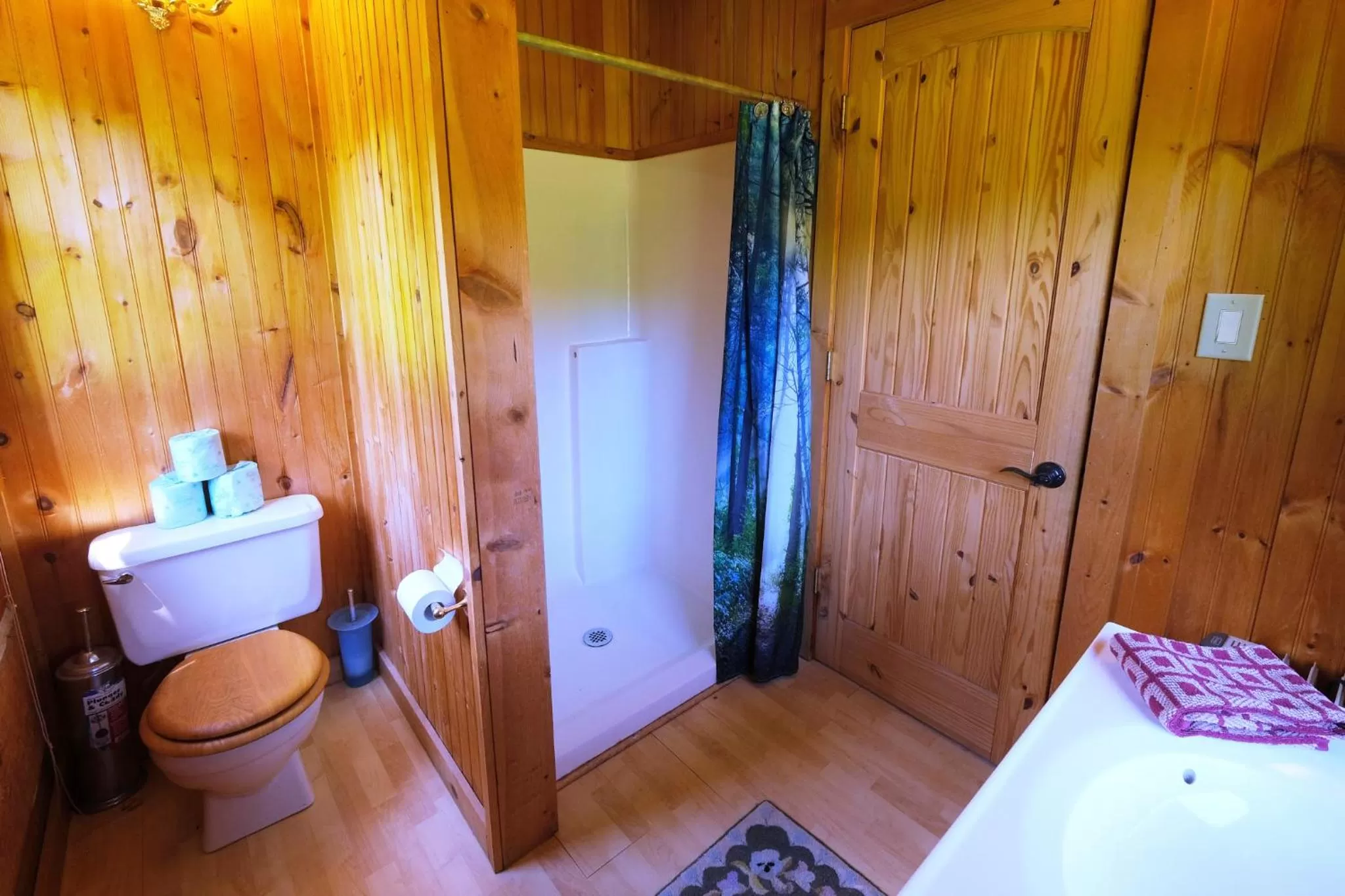 Bathroom in Creekwalk Inn Bed and Breakfast with Cabins