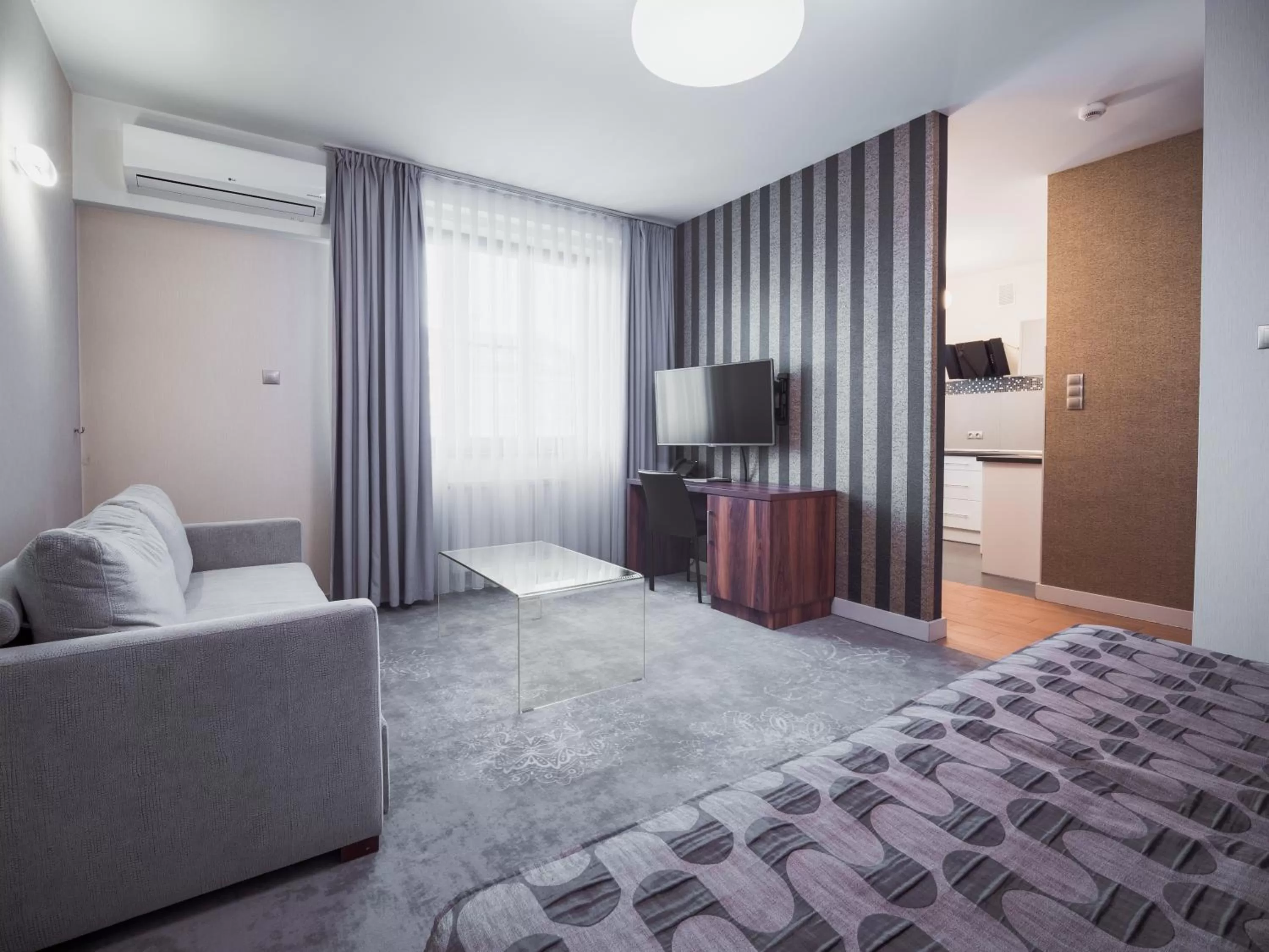 TV and multimedia, Bed in Hotel Miodowa