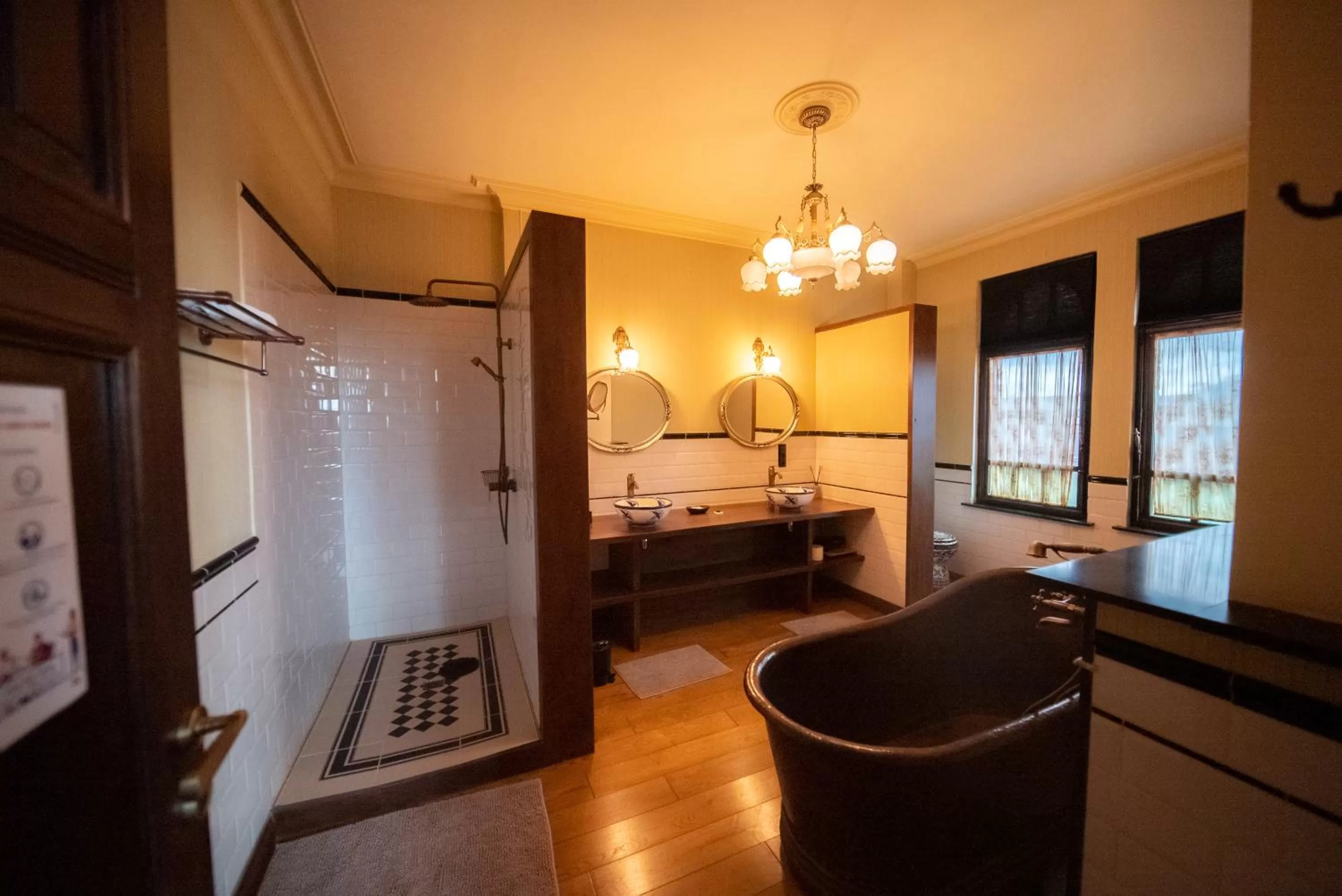 Shower in Clementine