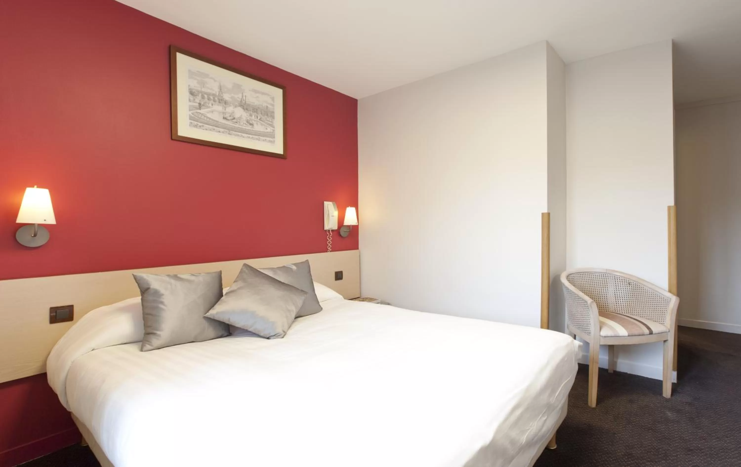 Bedroom, Bed in Logis Hôtel Duquesne