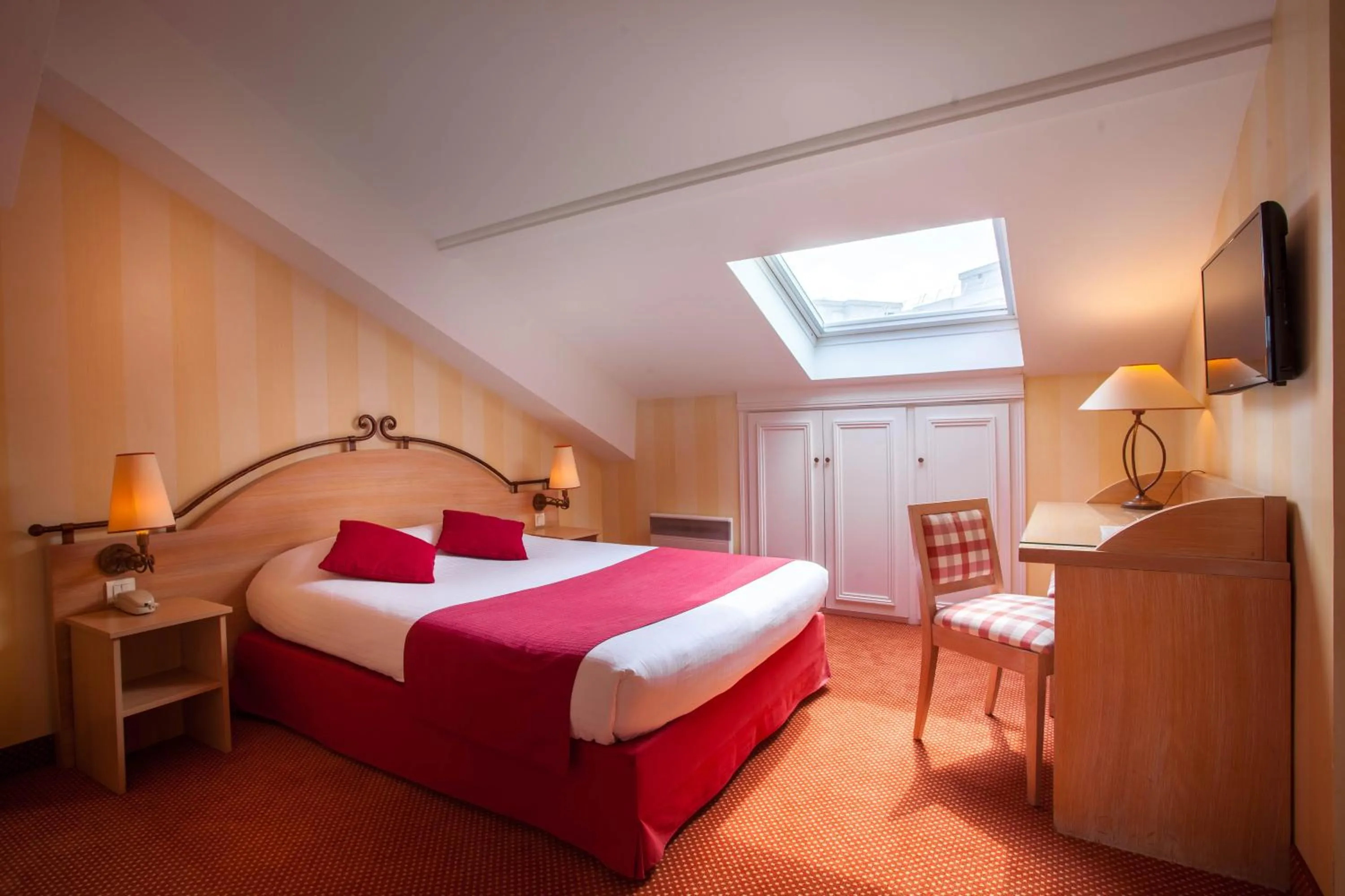 Bed in Hotel Delambre