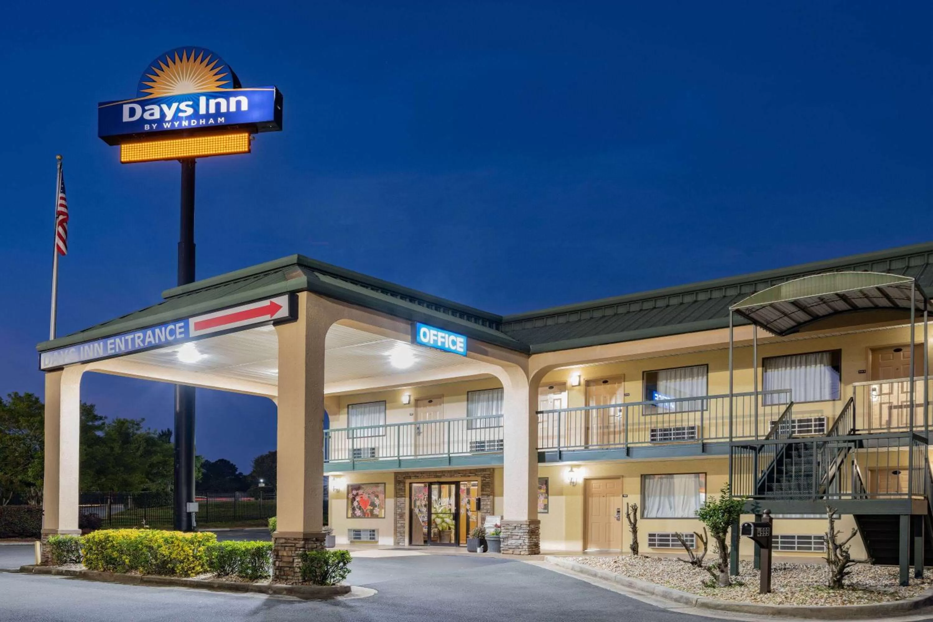 Property building in Days Inn by Wyndham Macon I-475