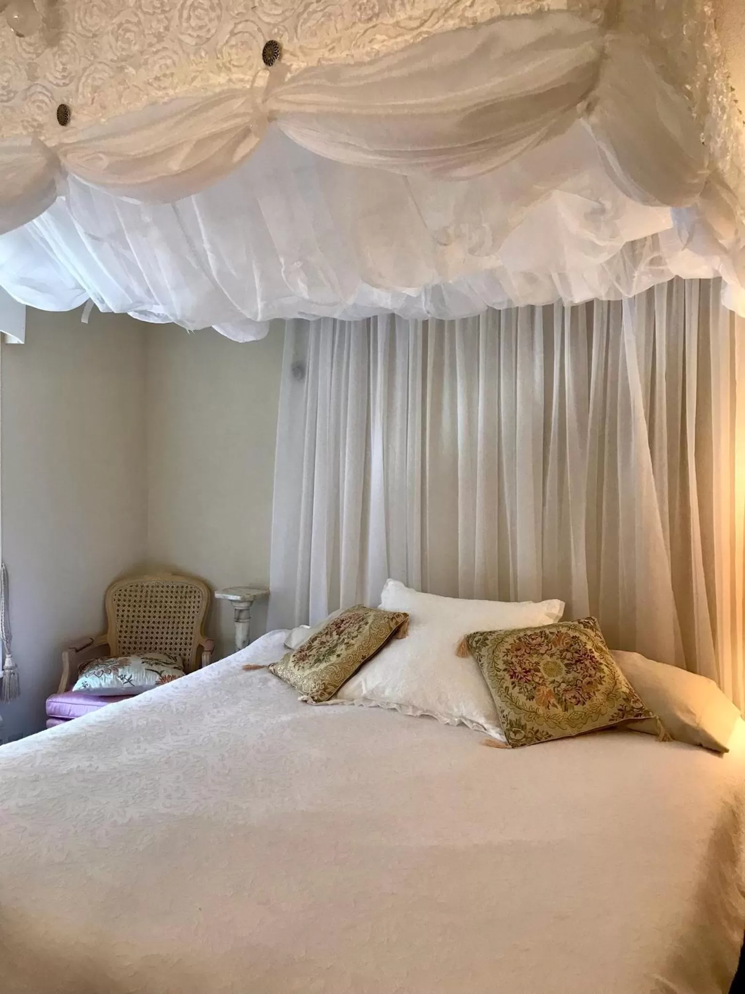 Bed in Woodstock Inn Bed & Breakfast