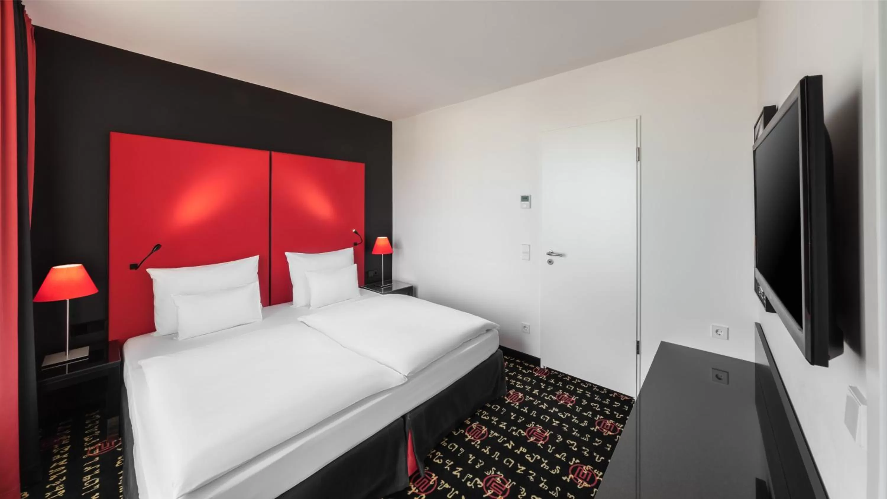 Bedroom, Bed in Holiday Inn Munich - Westpark by IHG