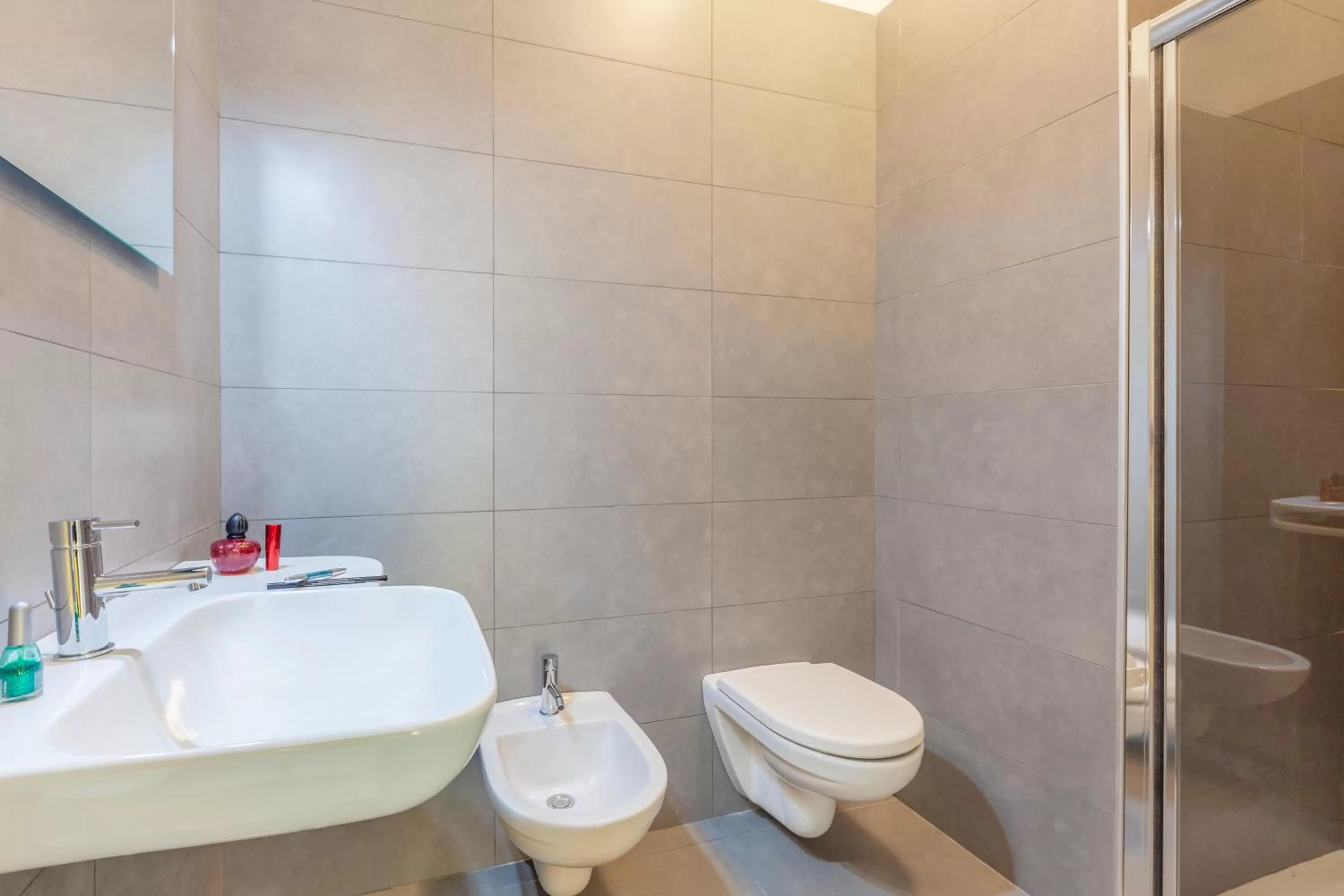 Toilet in Ibis Styles Brindisi