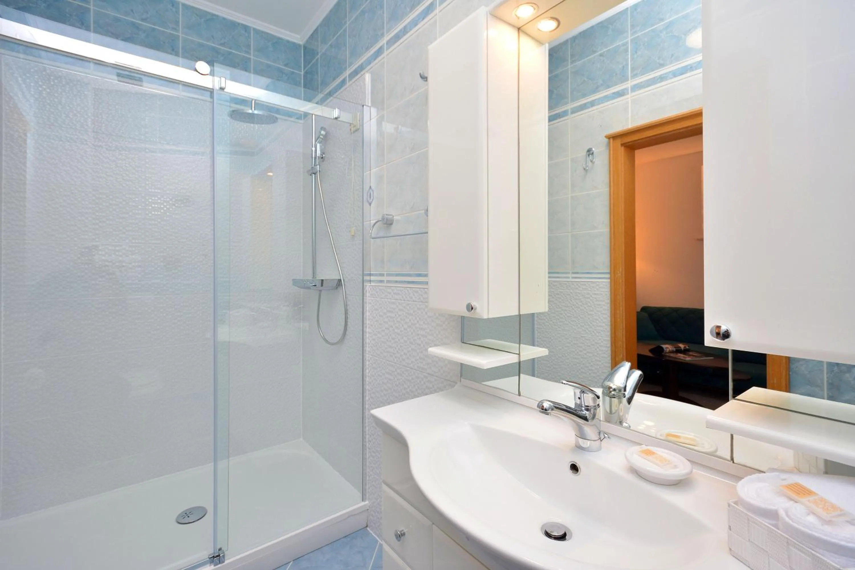 Shower in Hotel Adriana