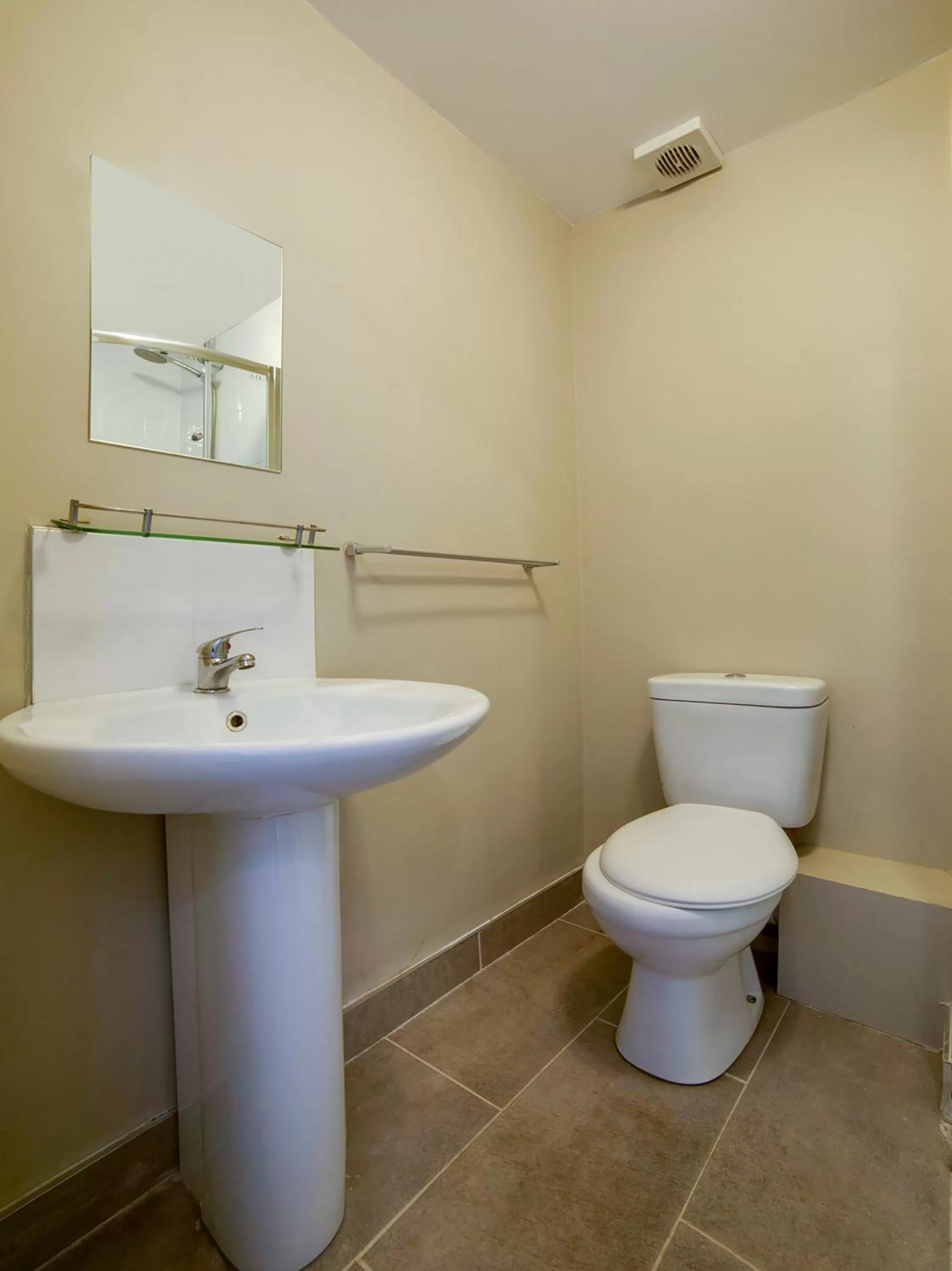 Bathroom in Tequila and Dunlin Rooms Southport Central