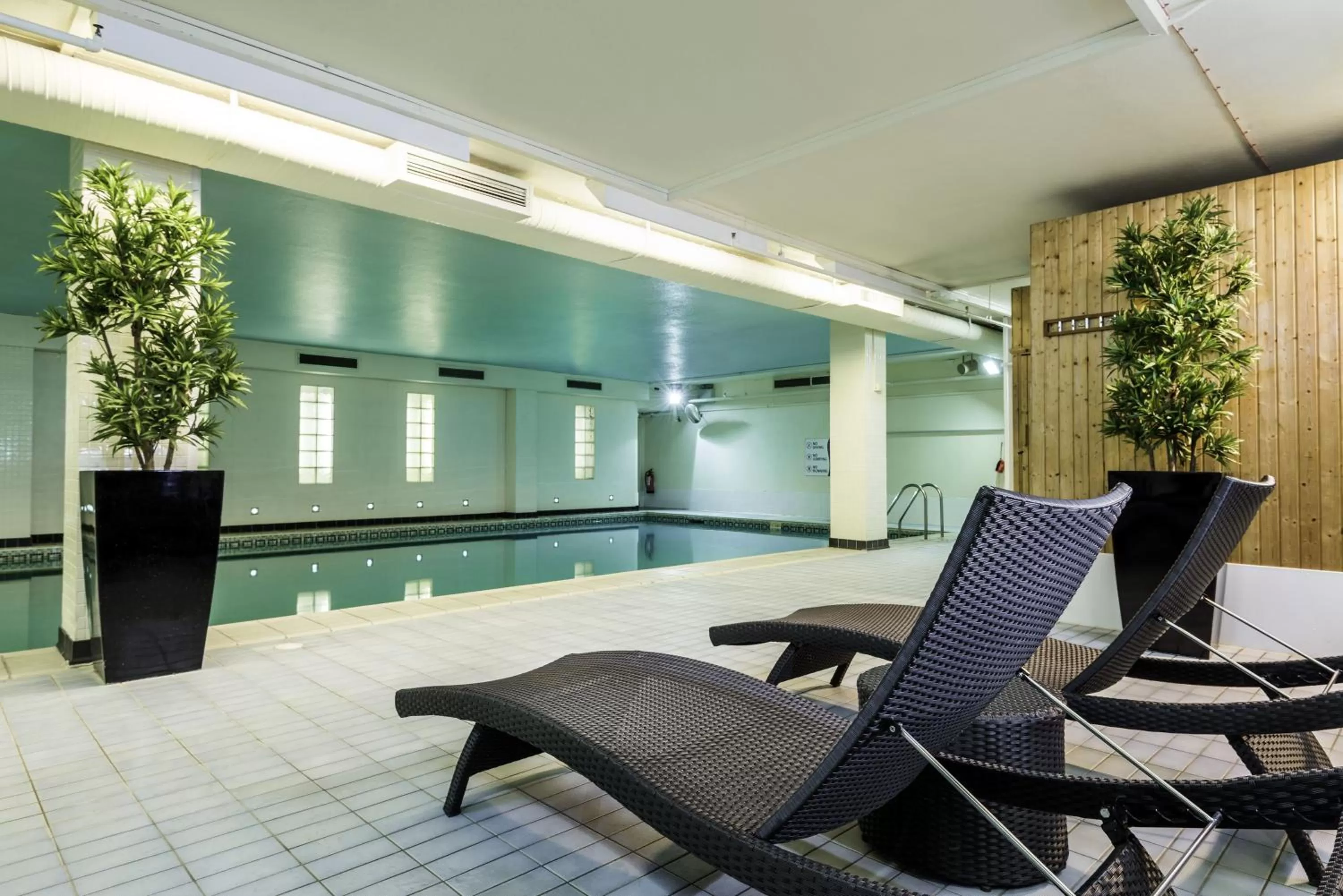 Swimming pool in Holiday Inn Milton Keynes Central by IHG