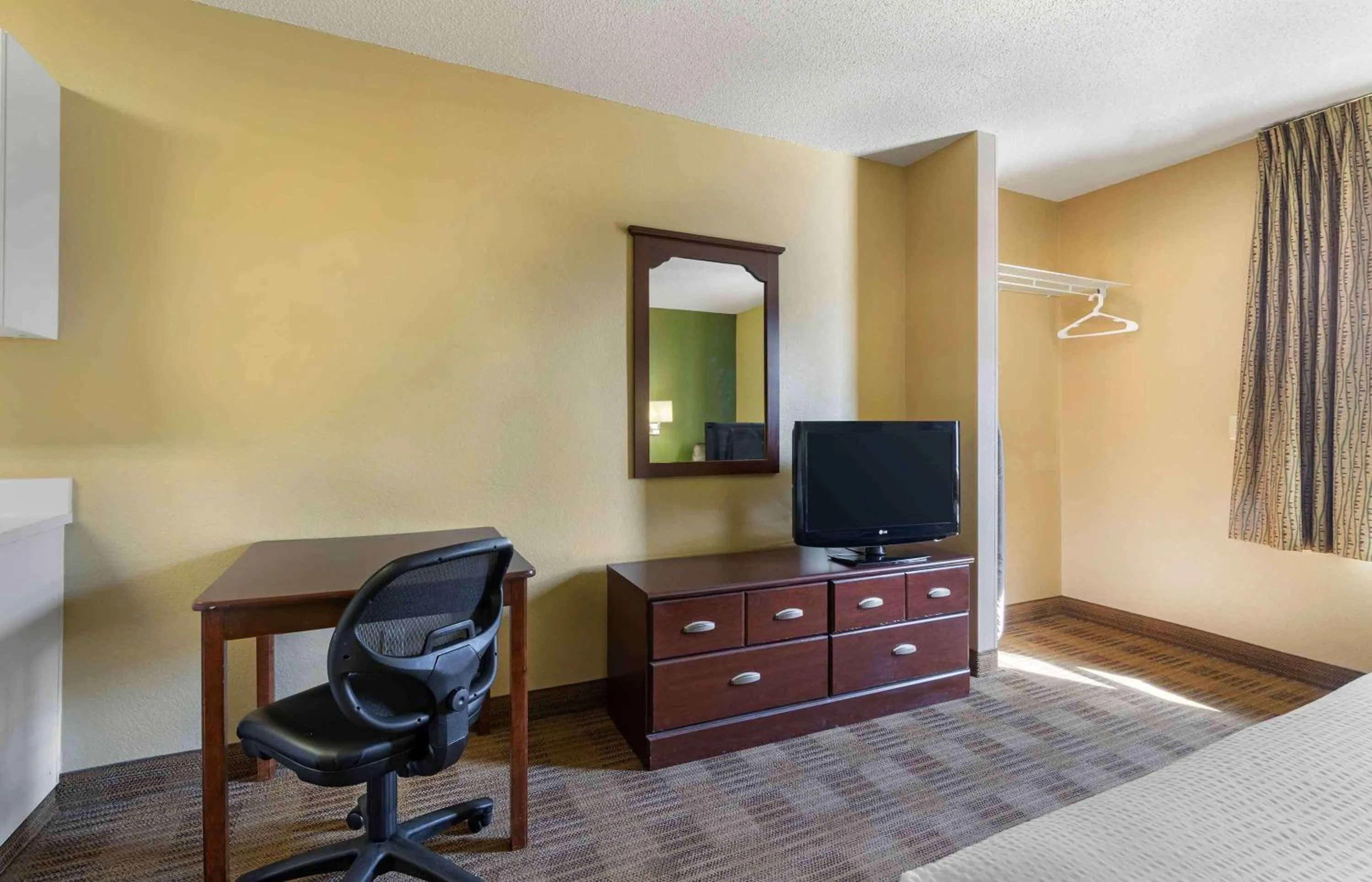 Bedroom in Extended Stay America Suites - Savannah - Midtown