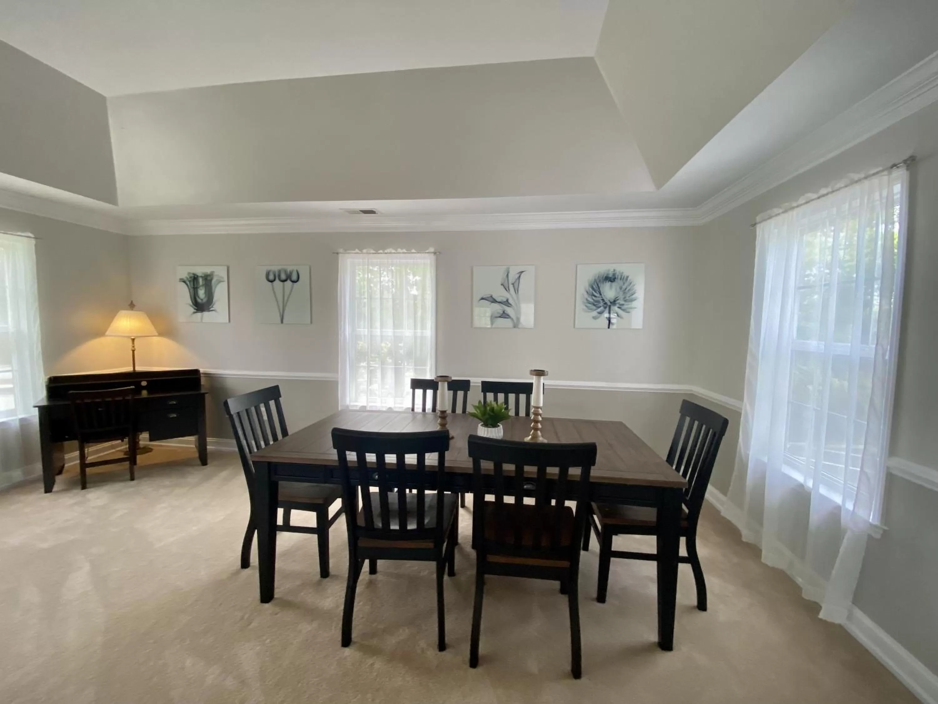 Dining Area in The Cypress Inn