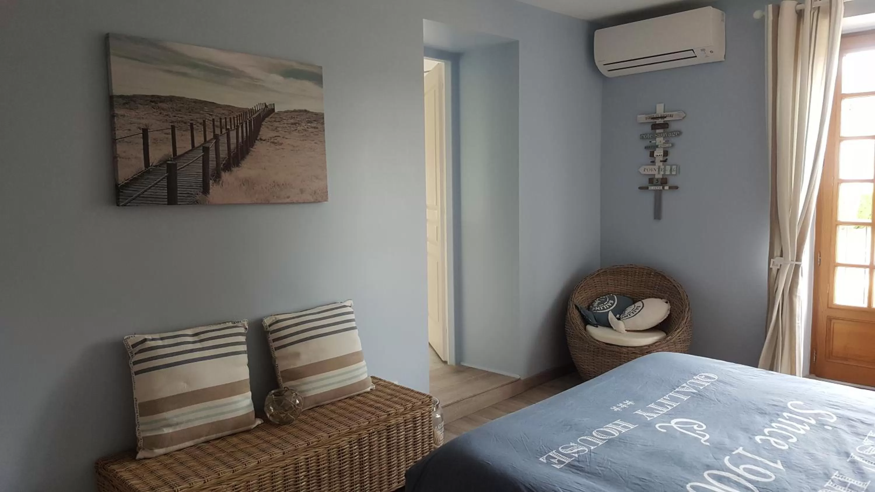 Photo of the whole room, Bed in B&B Des Histoires d'Anges - Côté Jardin - Accueil Vélo