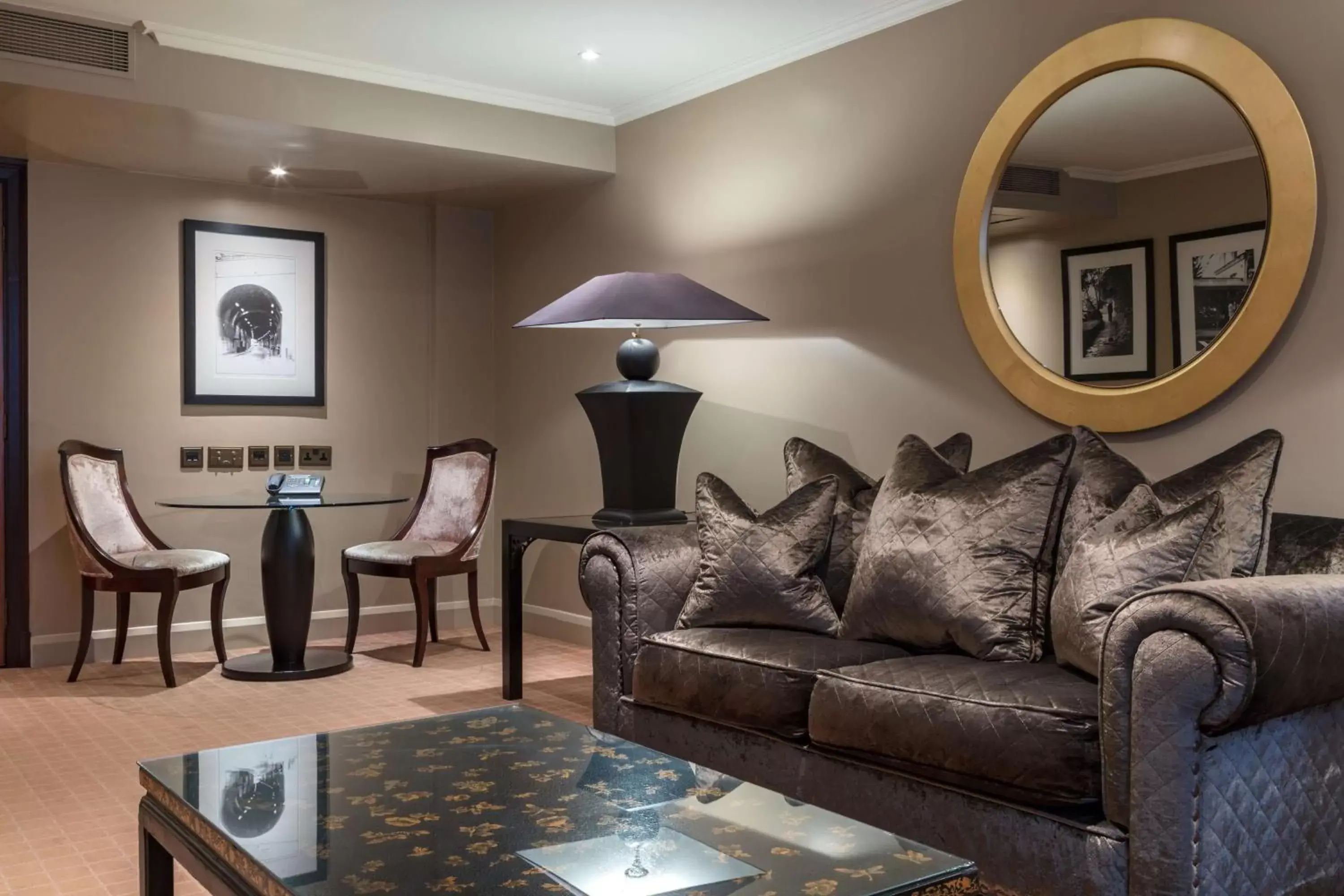 Junior Suite in Radisson Blu Hotel, London Heathrow Junior Suite in Radisson Blu Hotel, London Heathrow