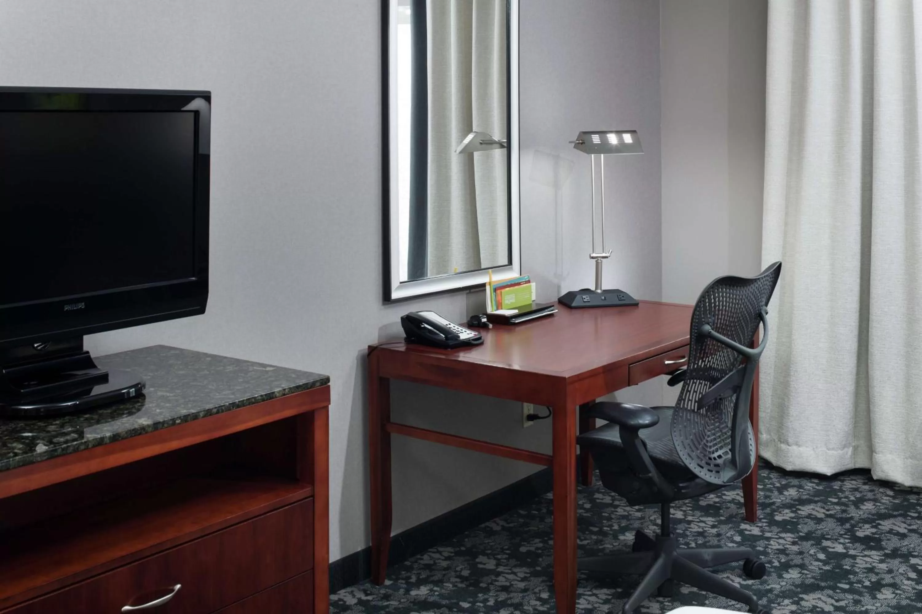 Bedroom in Hilton Garden Inn Lake Forest Mettawa