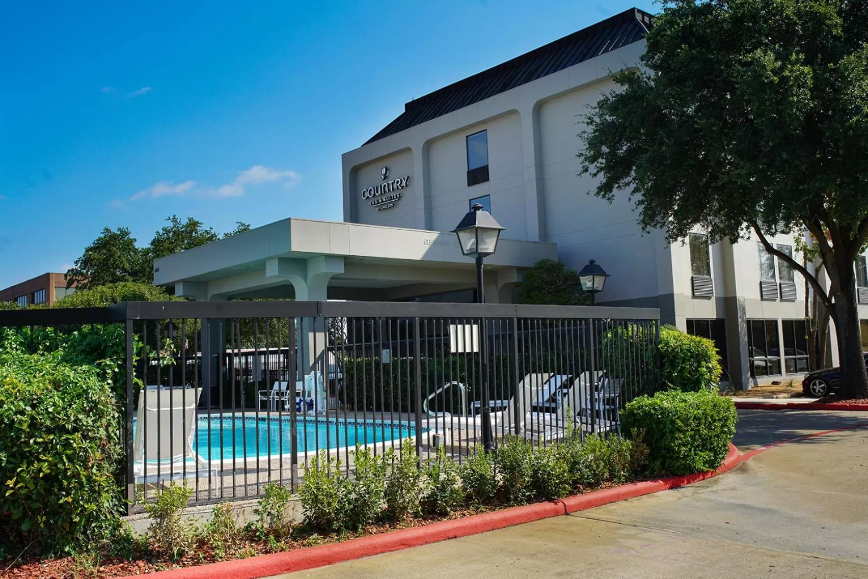Property building, Swimming Pool in Country Inn & Suites by Radisson, Grand Prairie-DFW-Arlington, TX