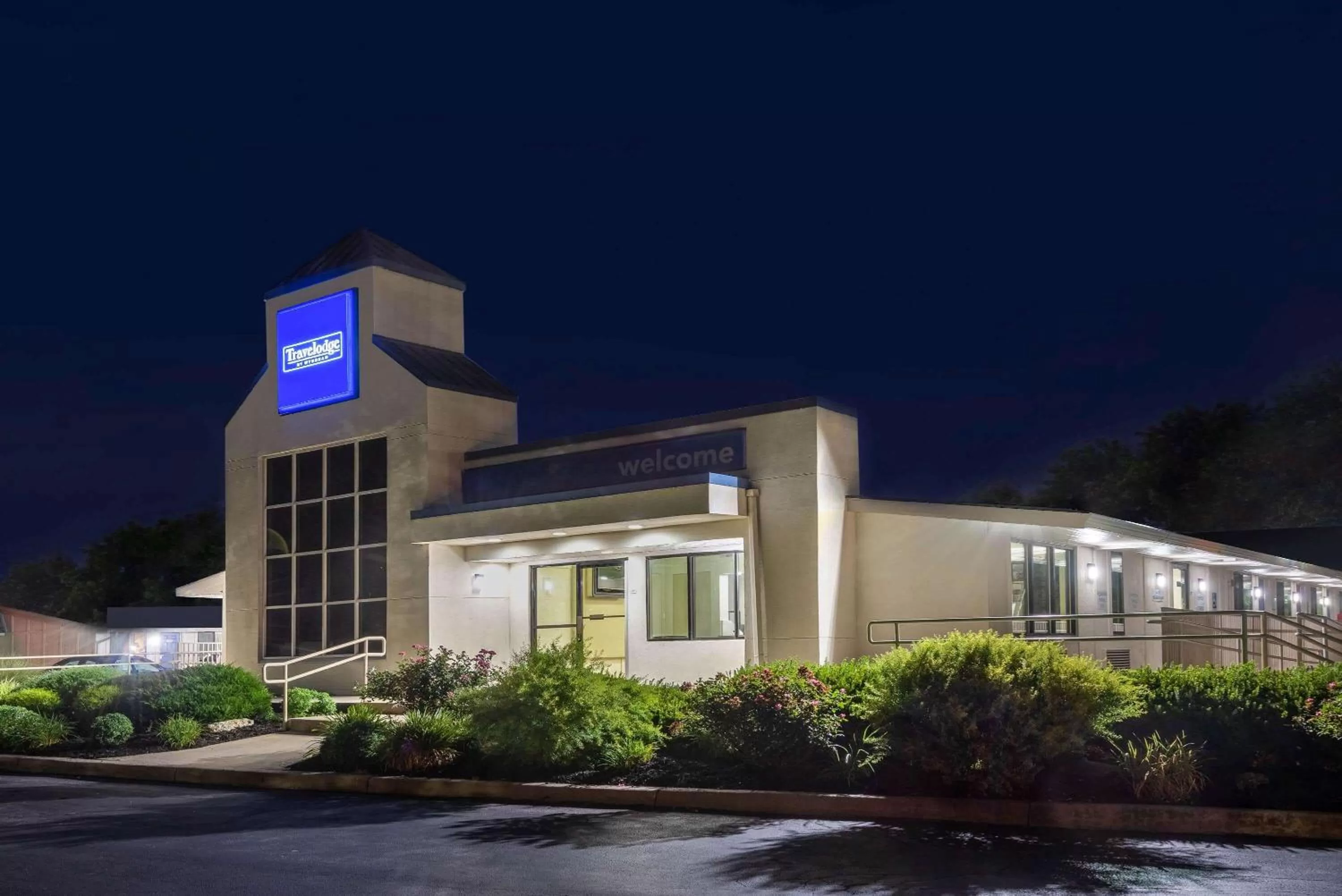Property building in Travelodge by Wyndham Essington / Philadelphia Airport