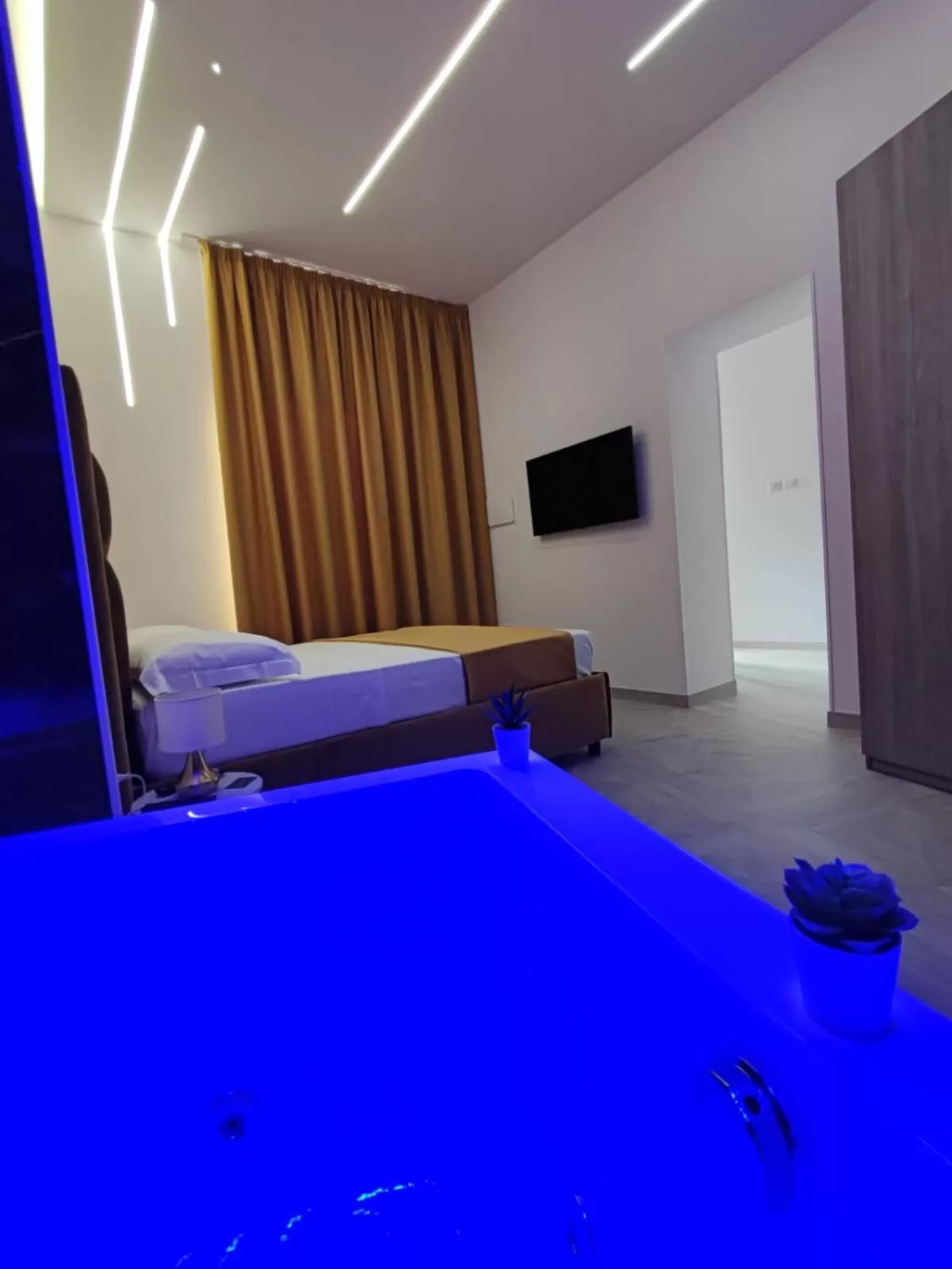 Twin Towers Naples Luxury