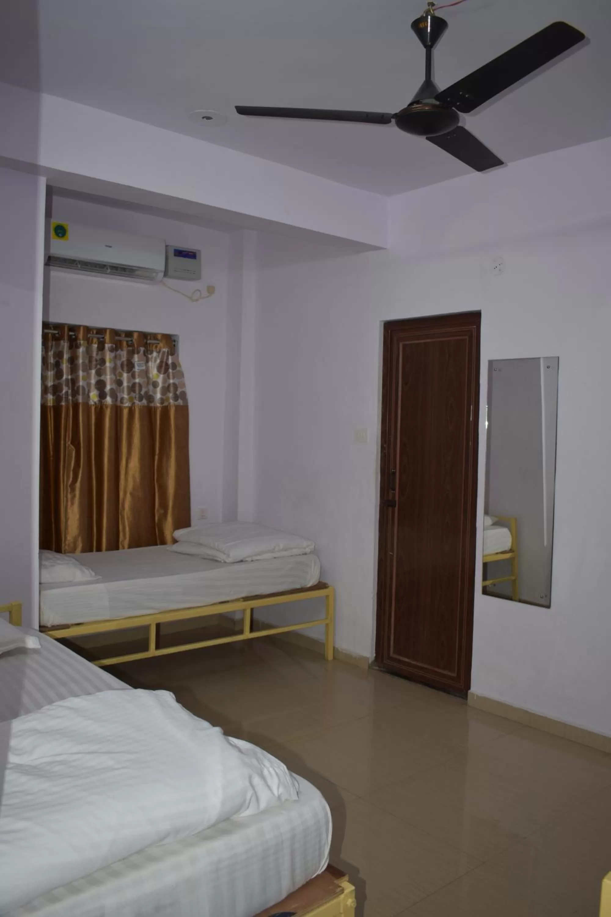 Bed in HOTEL PURI GREENS