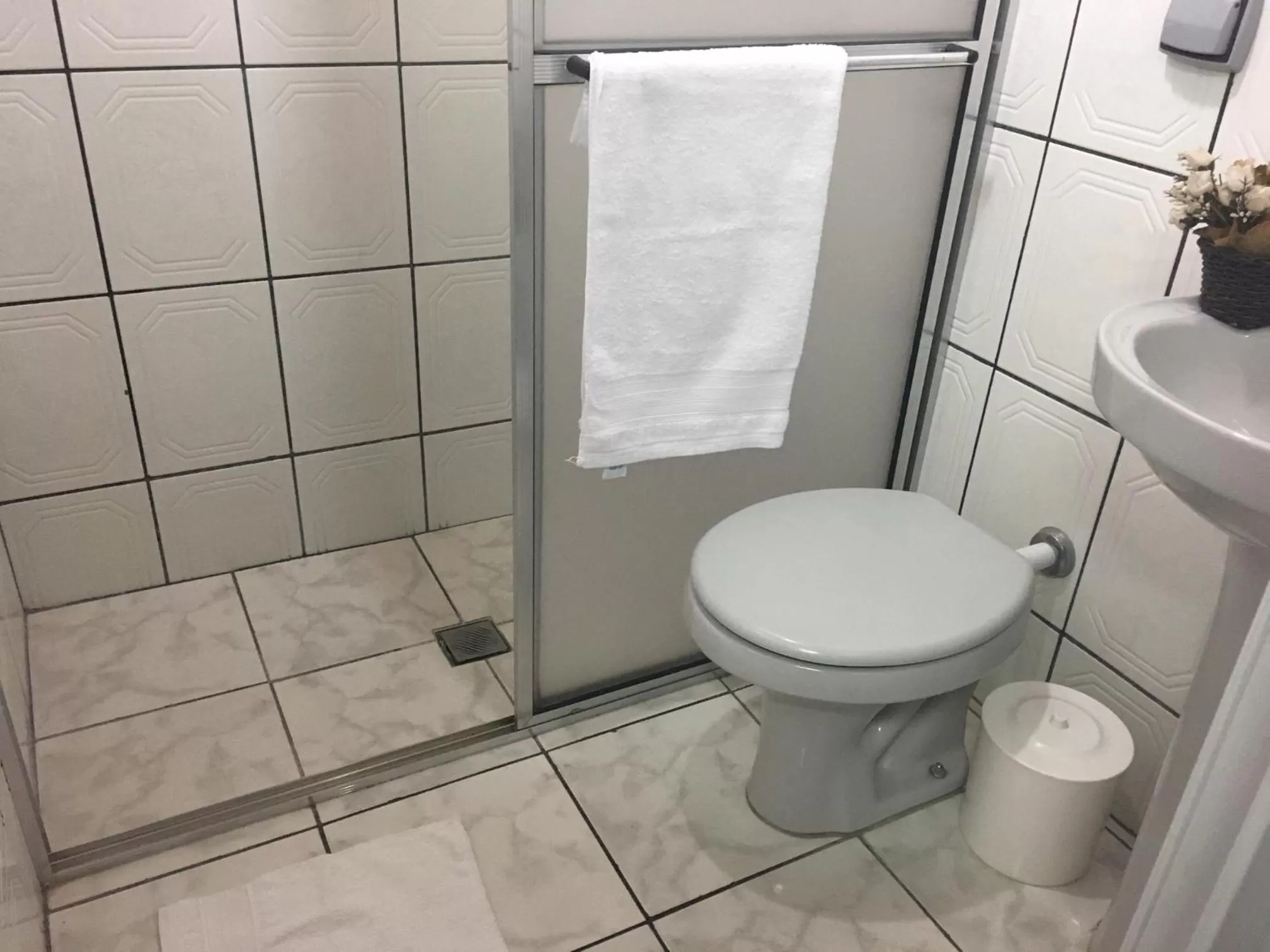 Bathroom in Pousada Alvorada Brotas - e agendamento das atividades turísticas