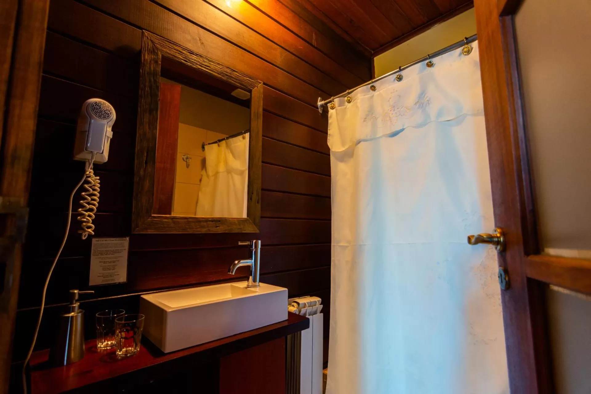 Bathroom in Hostería El Galpón Del Glaciar