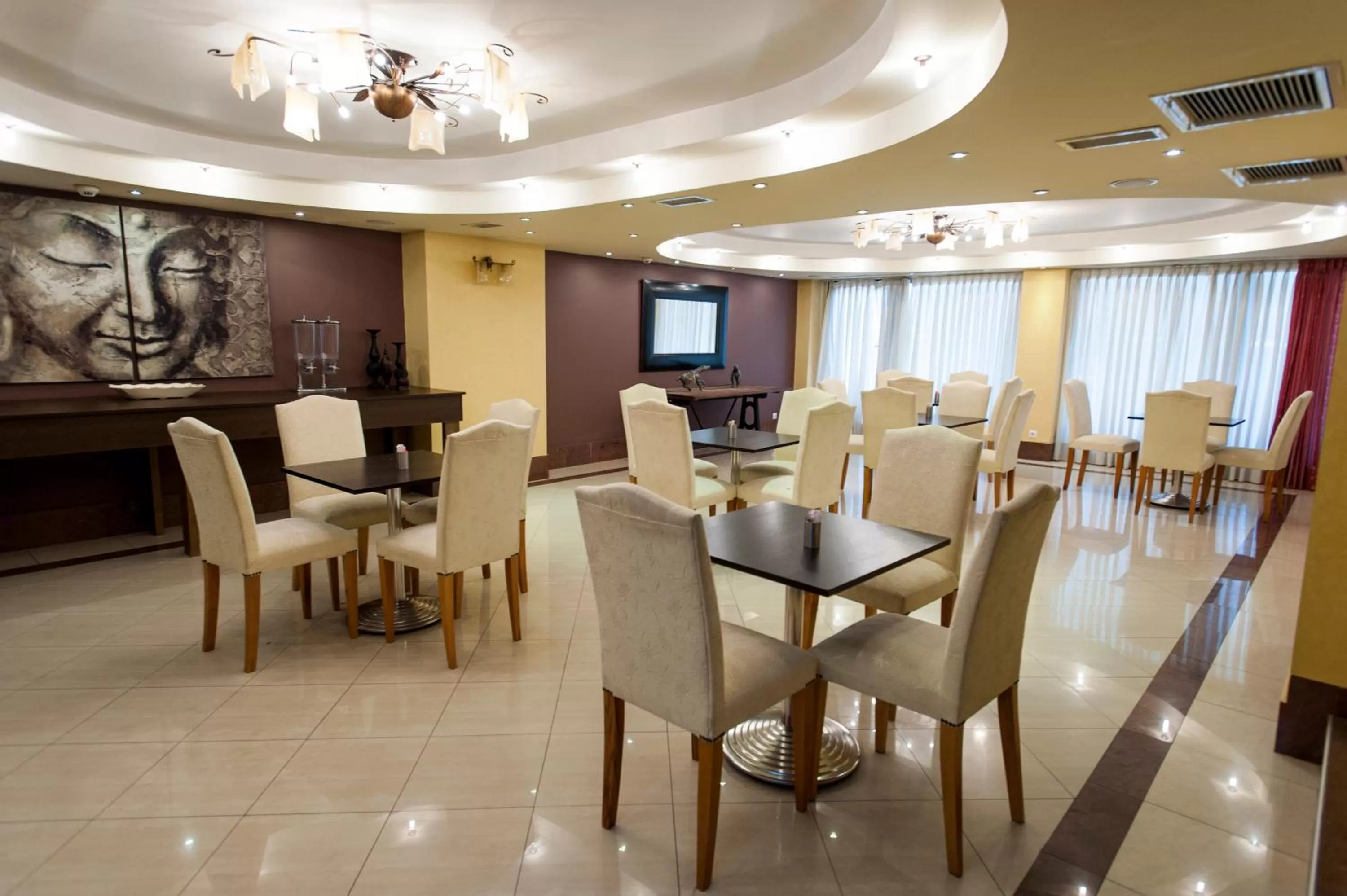 Restaurant/places to eat in Nefeli Hotel Alimos