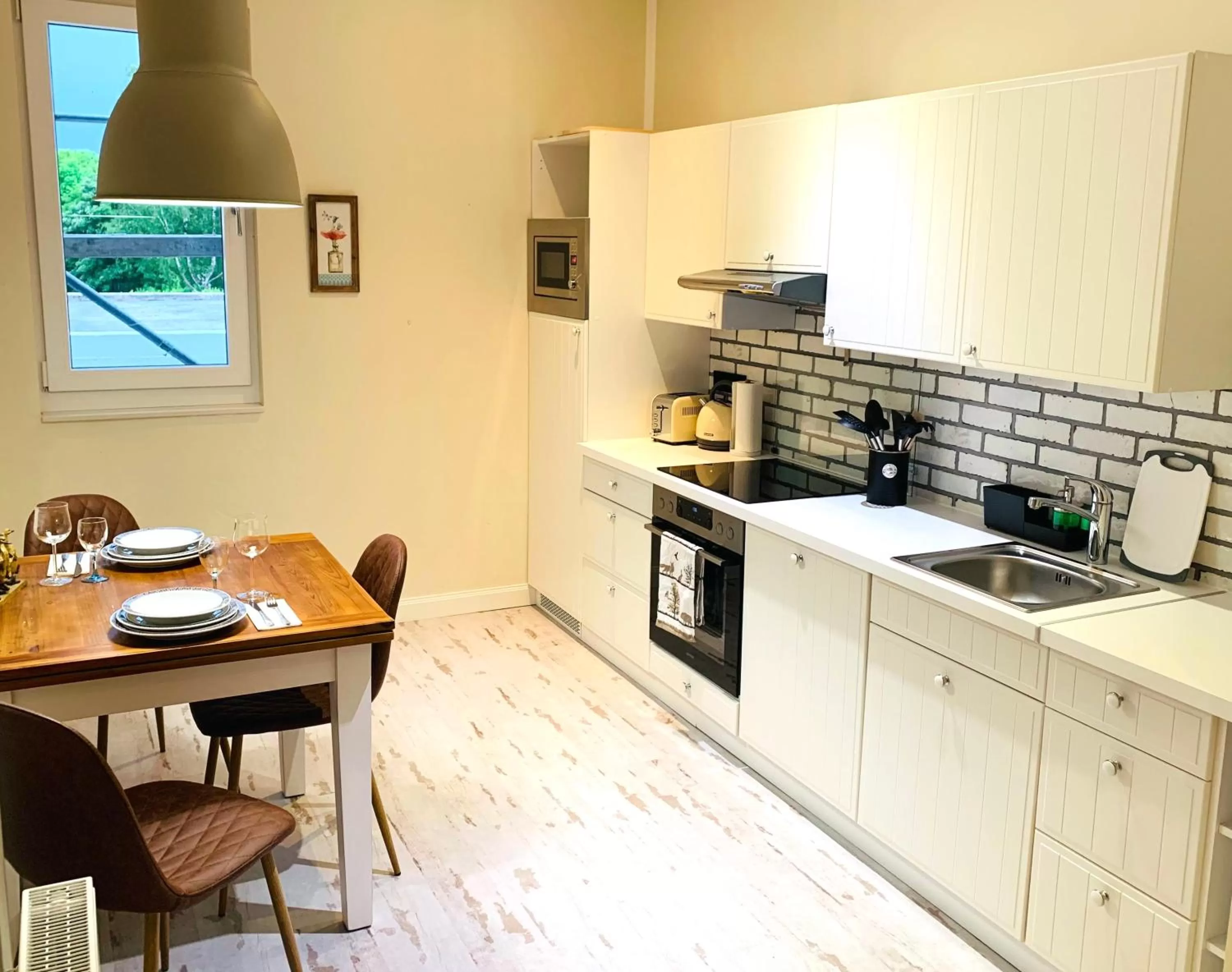 Kitchen/Kitchenette in BESOTEL Mettmann