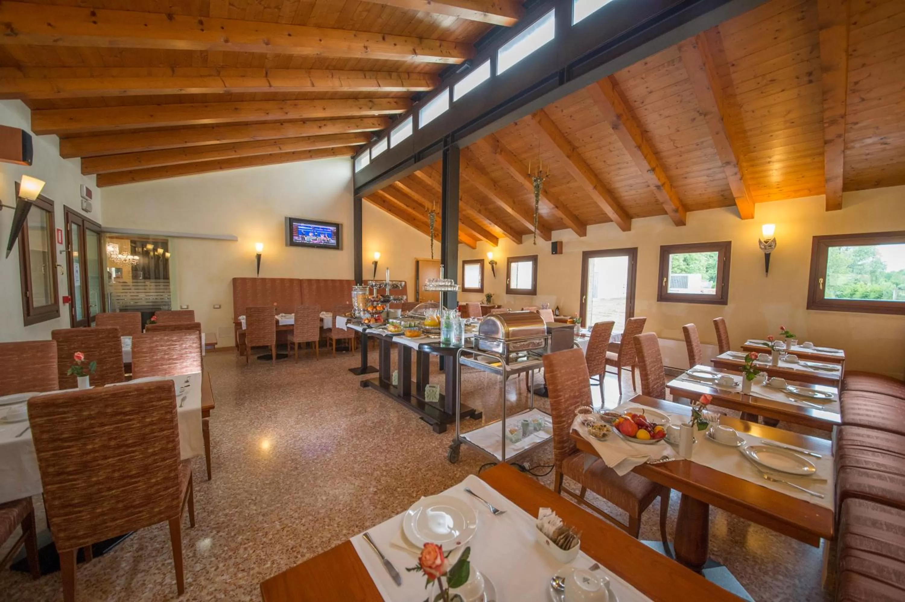 Breakfast in Hotel Venice Resort Airport